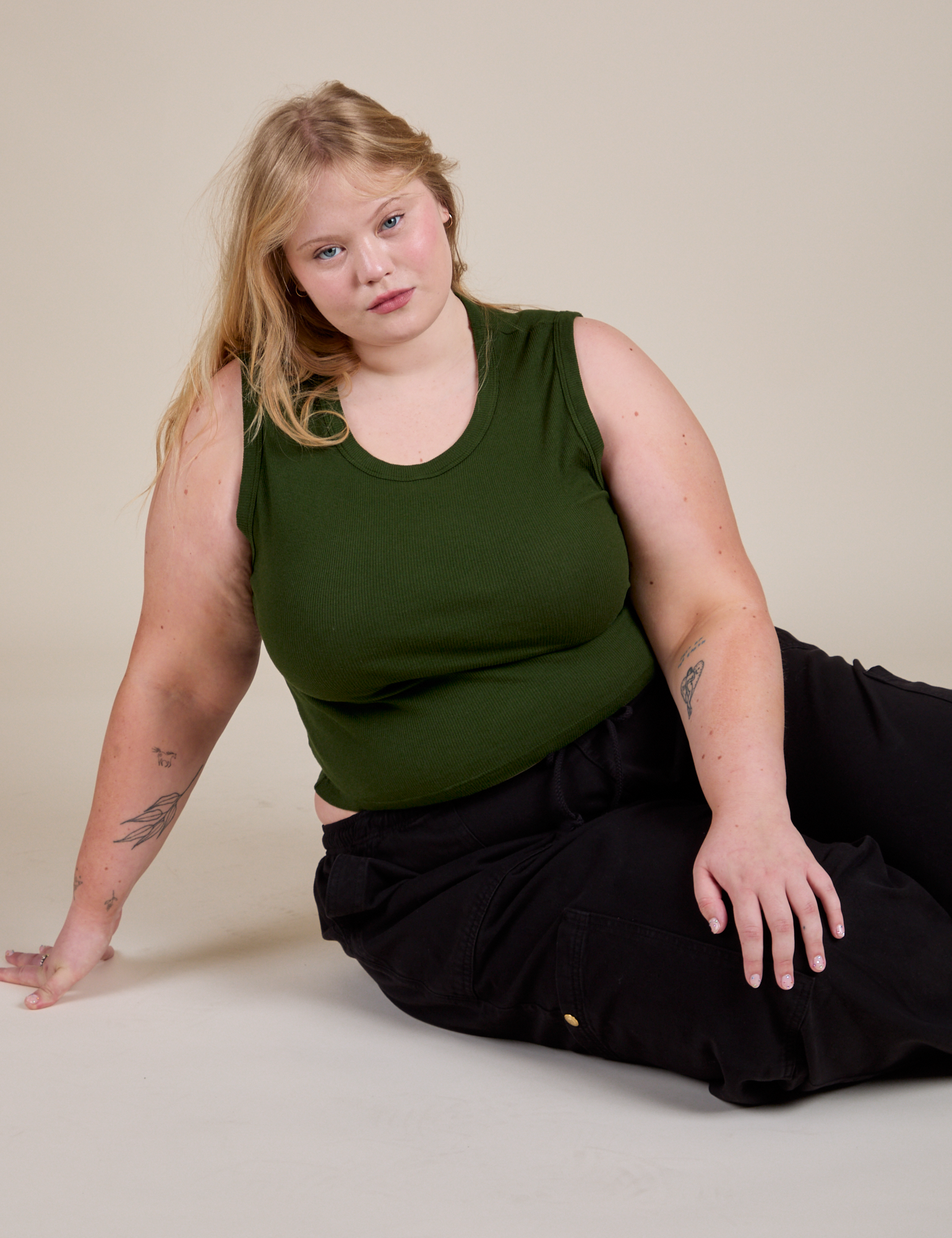 Muscle Tee in Evergreen on Juliet