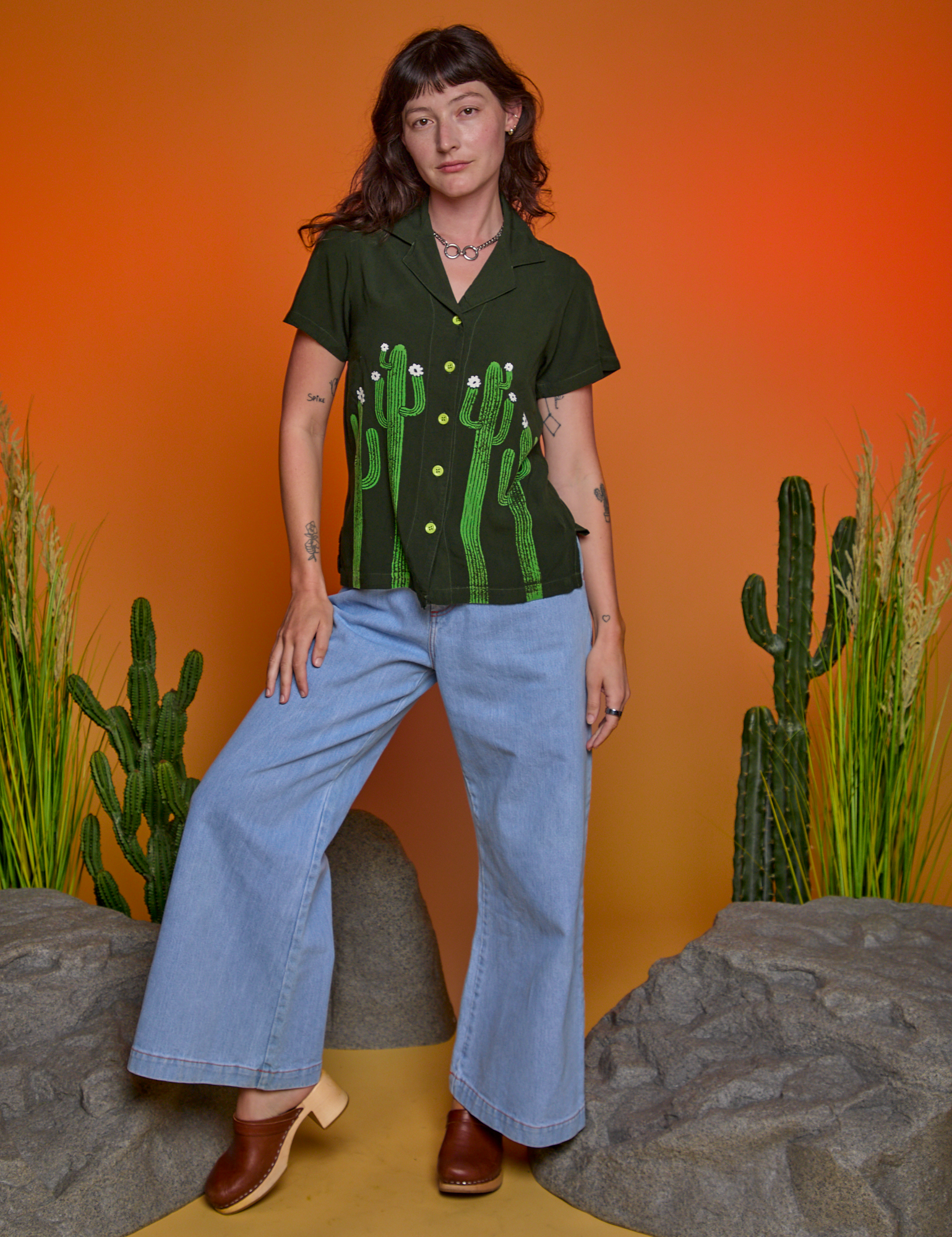 Alex is 5&#39;8&quot; and wearing XXS Paintstamped Pantry Button-Up in Cactus