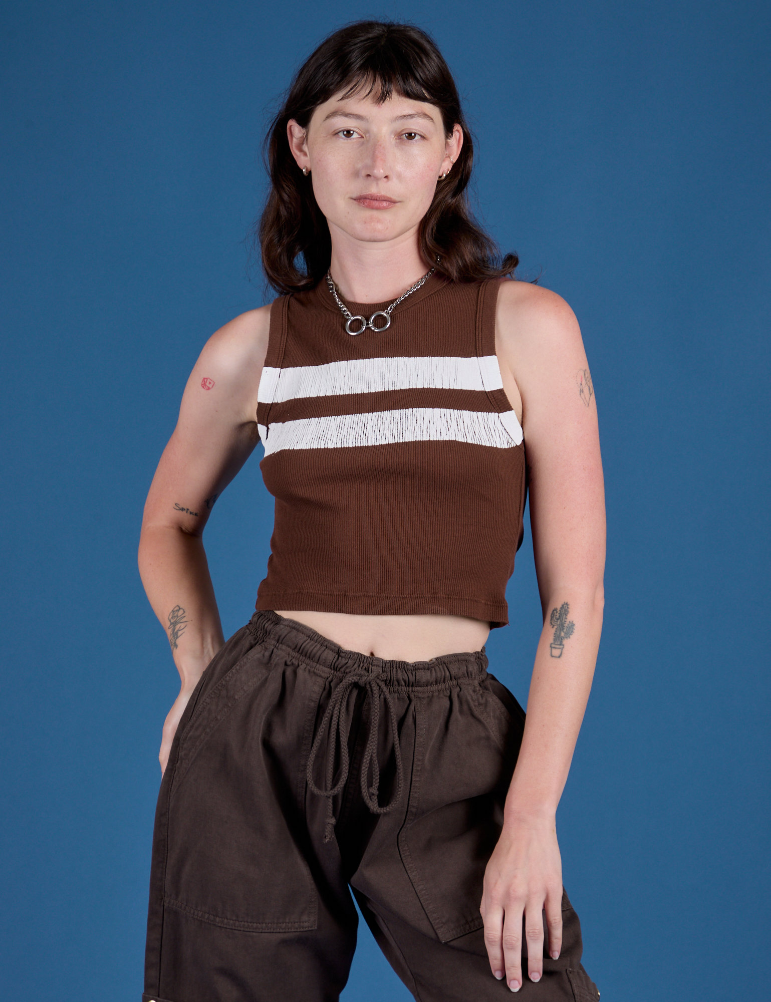 Alex is 5’8” and wearing P Painted Muscle Tee in Fudgesicle Brown