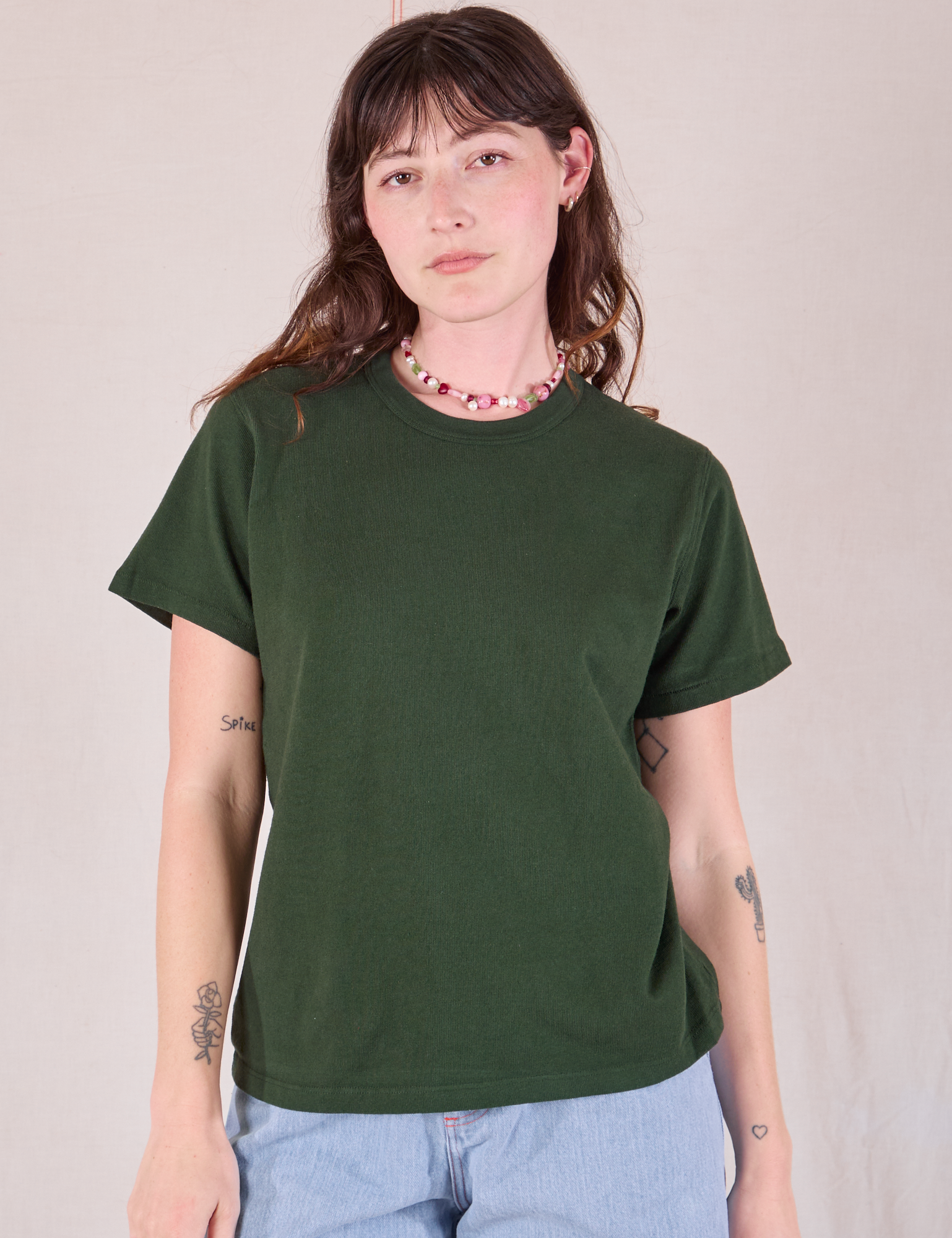 Alex is 5&#39;8&quot; and wearing P Burly Tee in Swamp Green