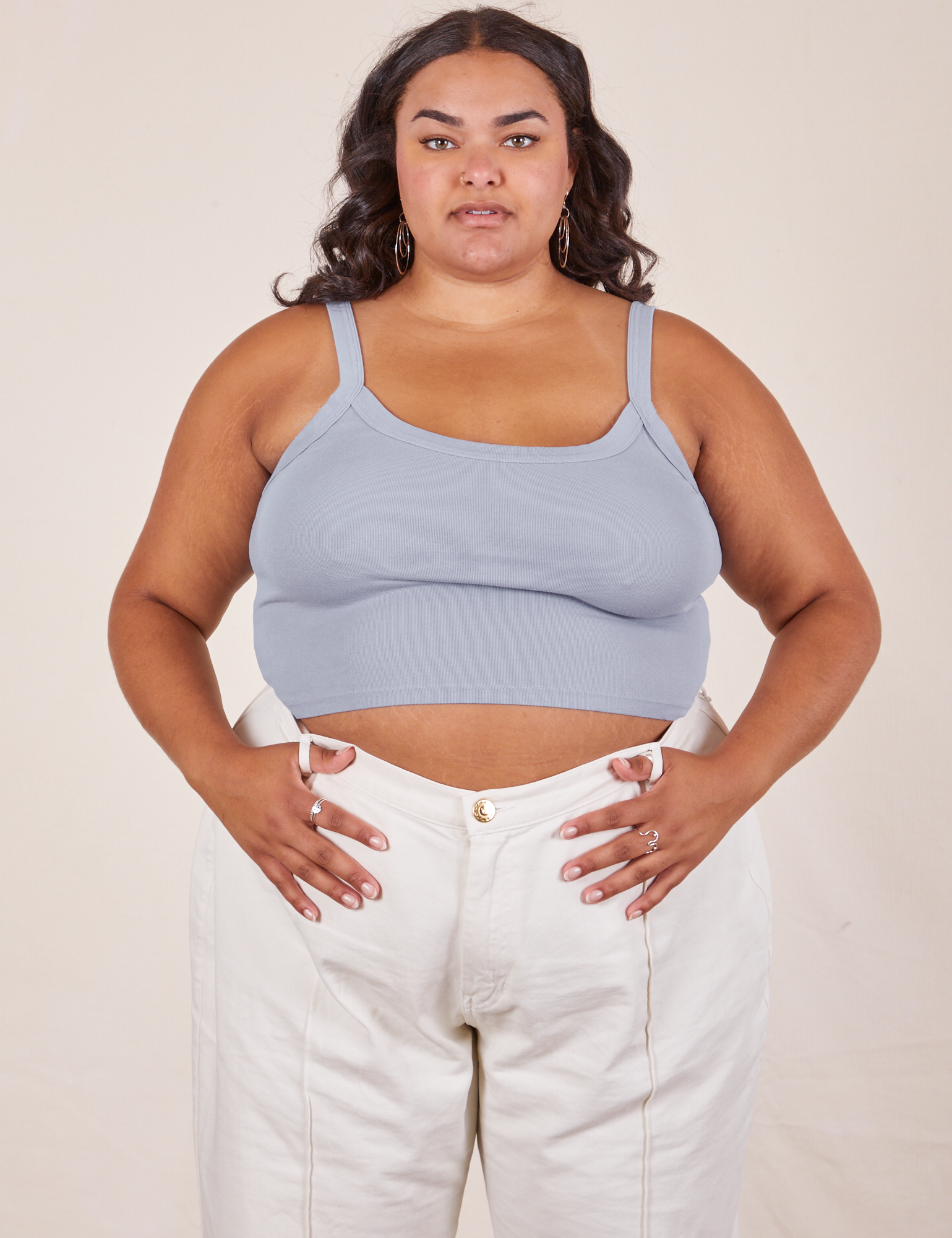 Alicia is 5&#39;9&quot; and wearing XL Cropped Cami in Periwinkle worn by vintage off-white Western Pants