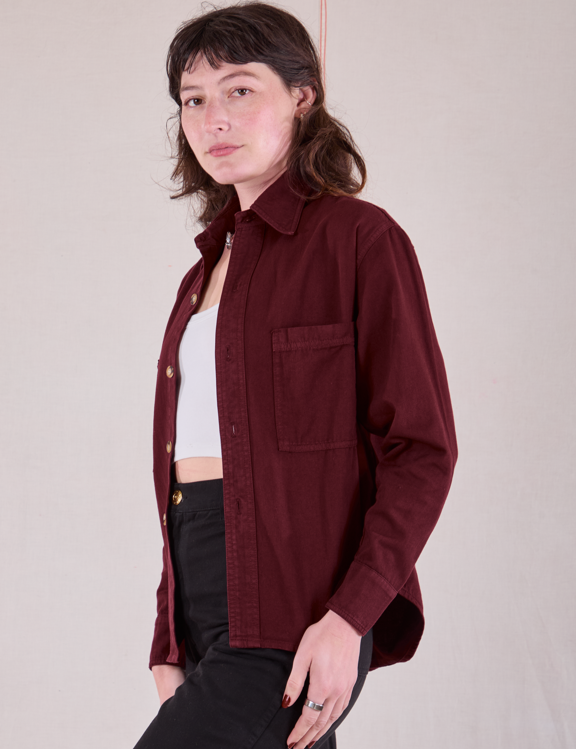 Cropped Overshirt in Red Wine side view on Alex