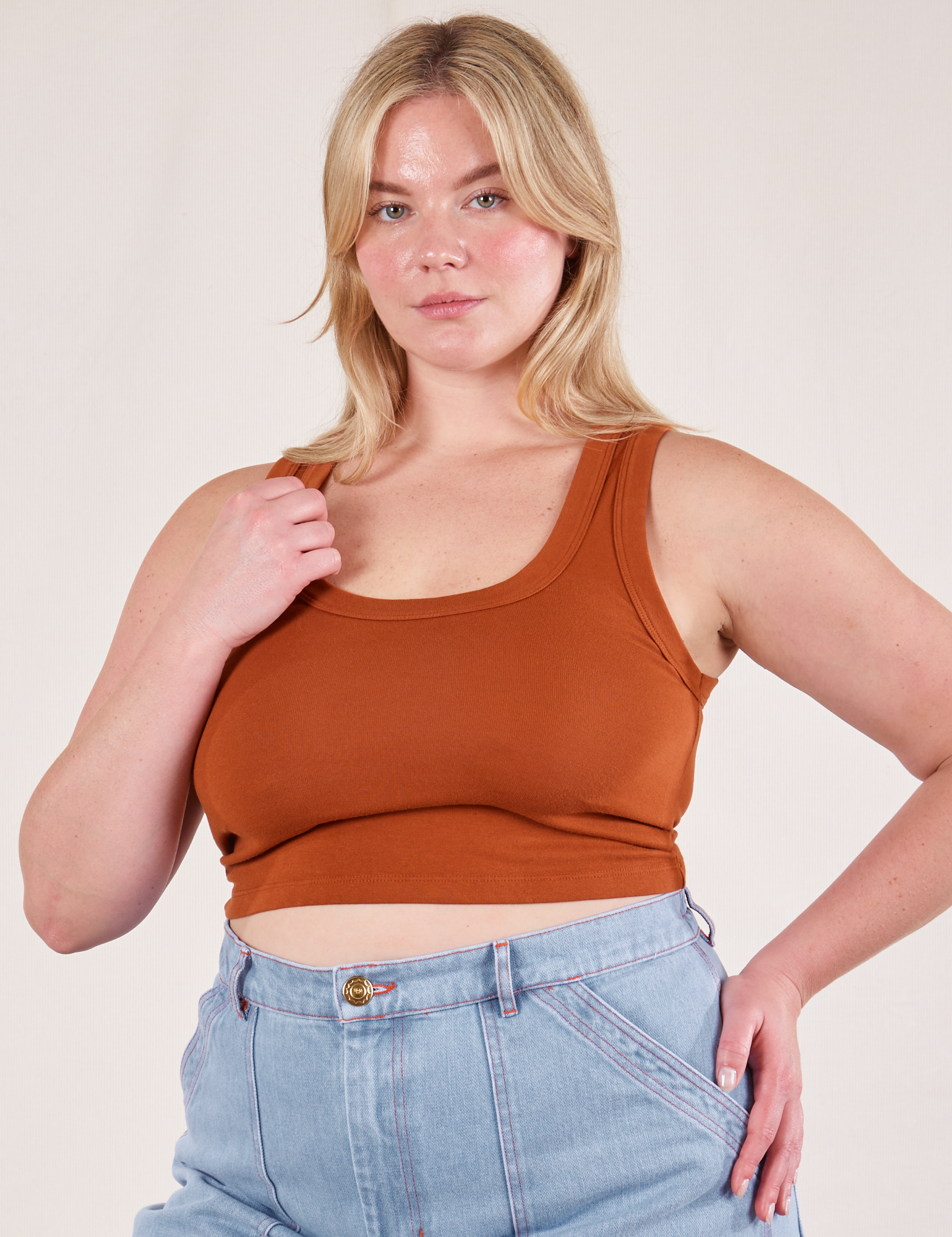 Lish is 5&#39;8&quot; and wearing S Cropped Tank Top in Burnt Terracotta