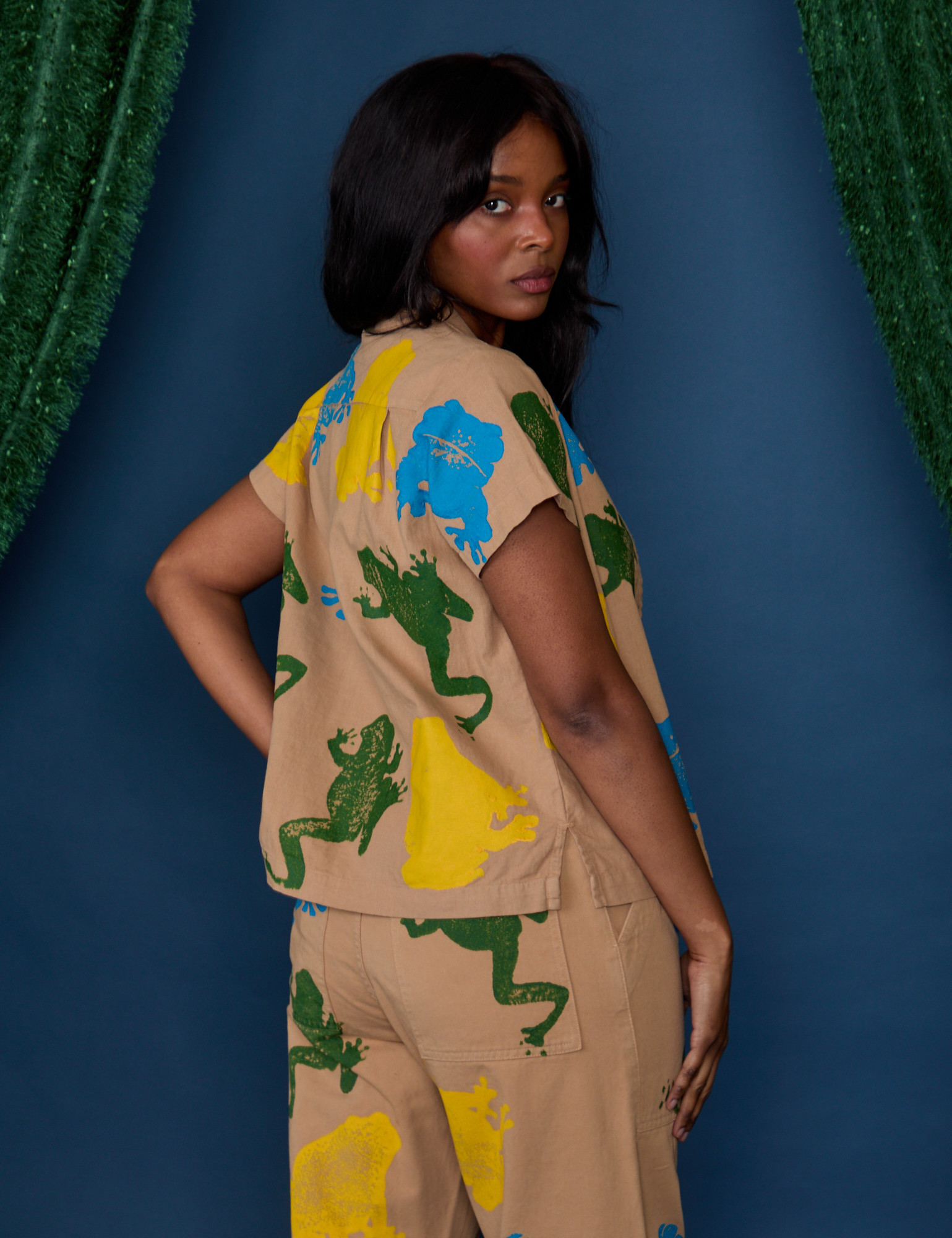 Paintstamped Pantry Button-Up - Froggy