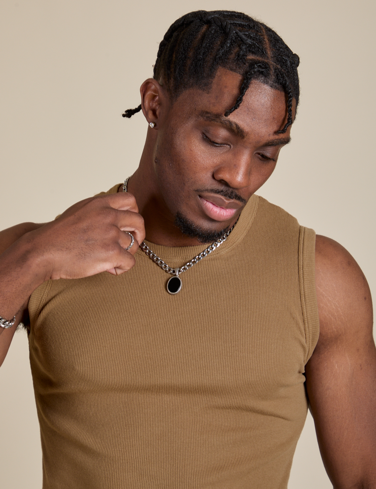Muscle Tee in Desert Brown front close up on Isaac