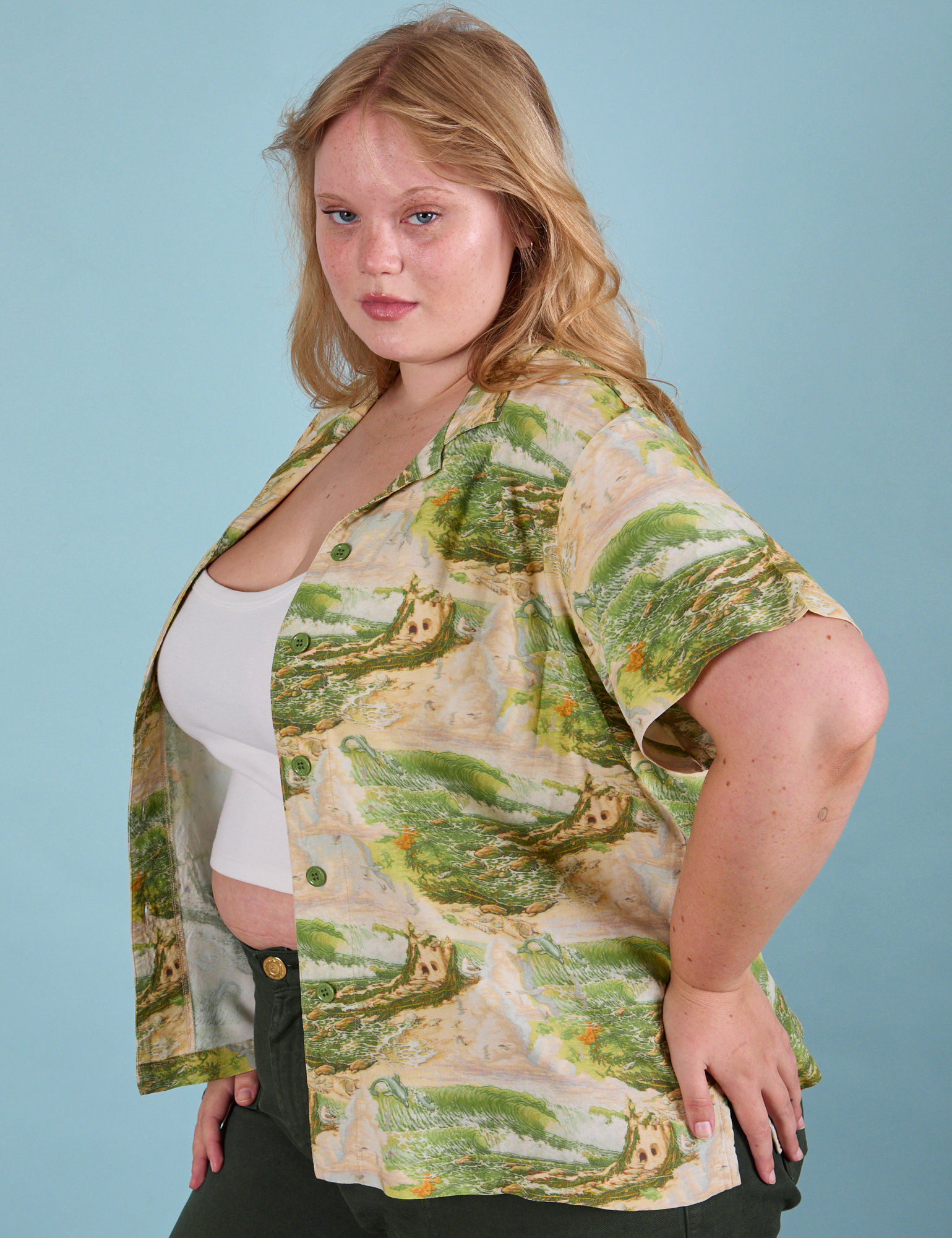 Pantry Button-Up in Ocean and Sky side view on Juliet