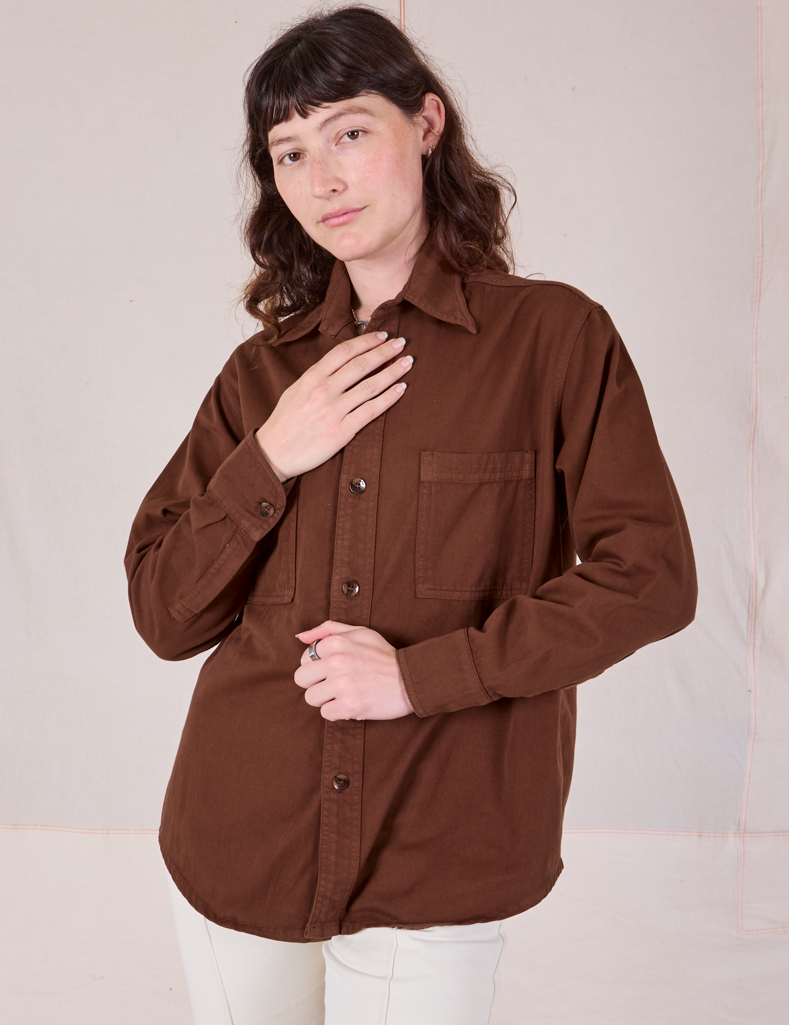 Alex is 5’8” and wearing P Twill Overshirt in Fudgesicle Brown