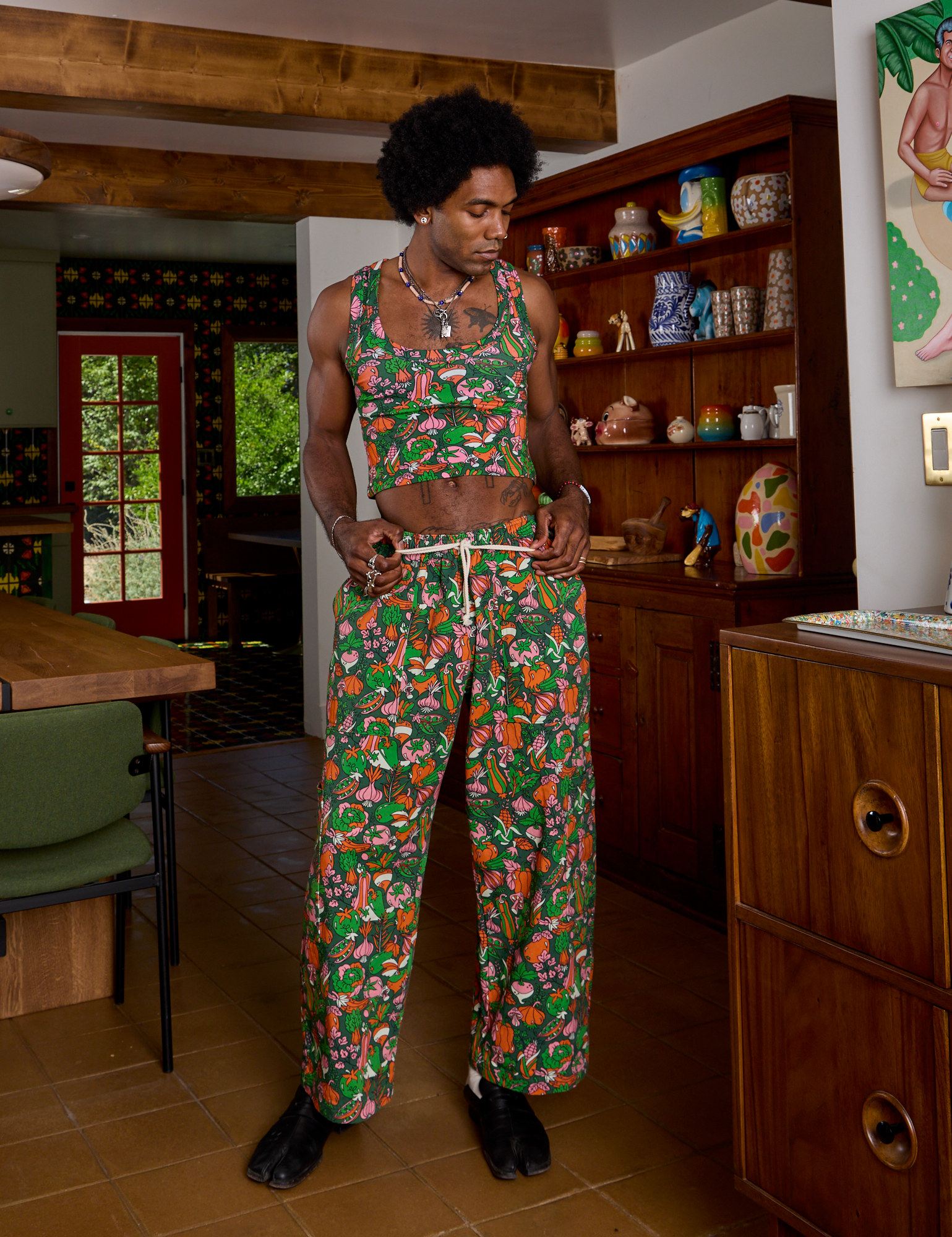 Jerrod is 6&#39;3&quot; and wearing S Cropped Tank Top in Kitchen Collection paired with matching Drop Pocket Cargo Pants