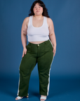 Ashley is 5’7” and wearing 1XL Painted Work Pants in Evergreen paired with vintage tee white Cropped Tank