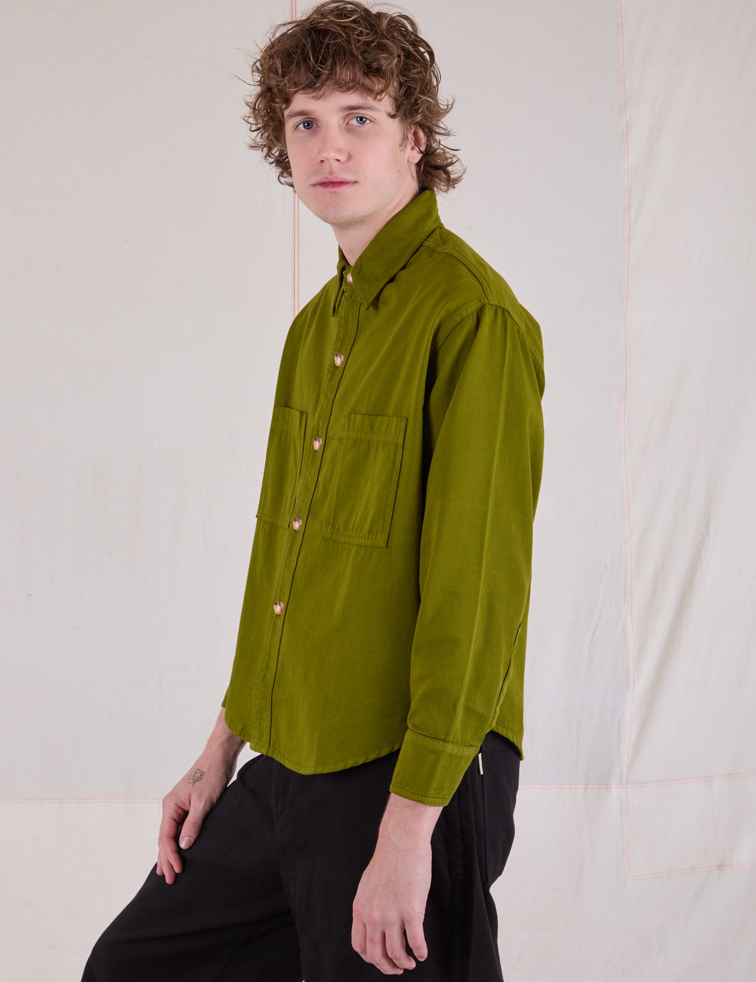 Cropped Overshirt in Summer Olive side view on Quinn