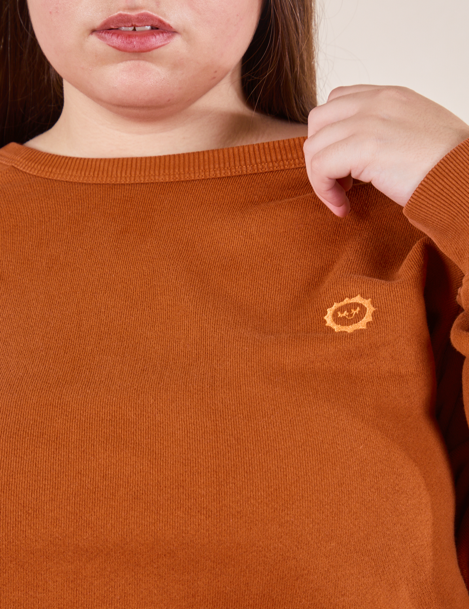 Heavyweight Crew in Burnt Terracotta front close up on Marielena.