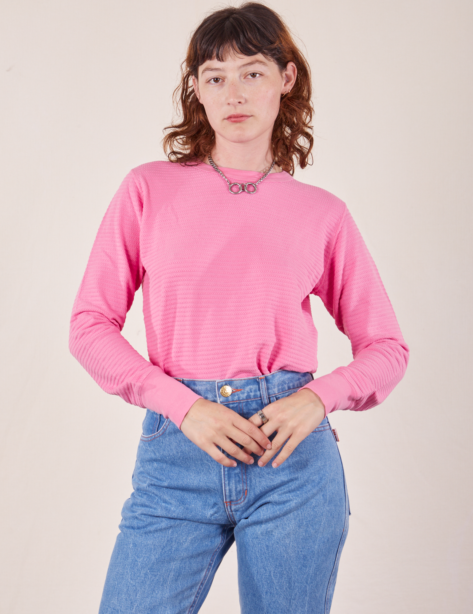 Alex is wearing Honeycomb Thermal in Bubblegum Pink
