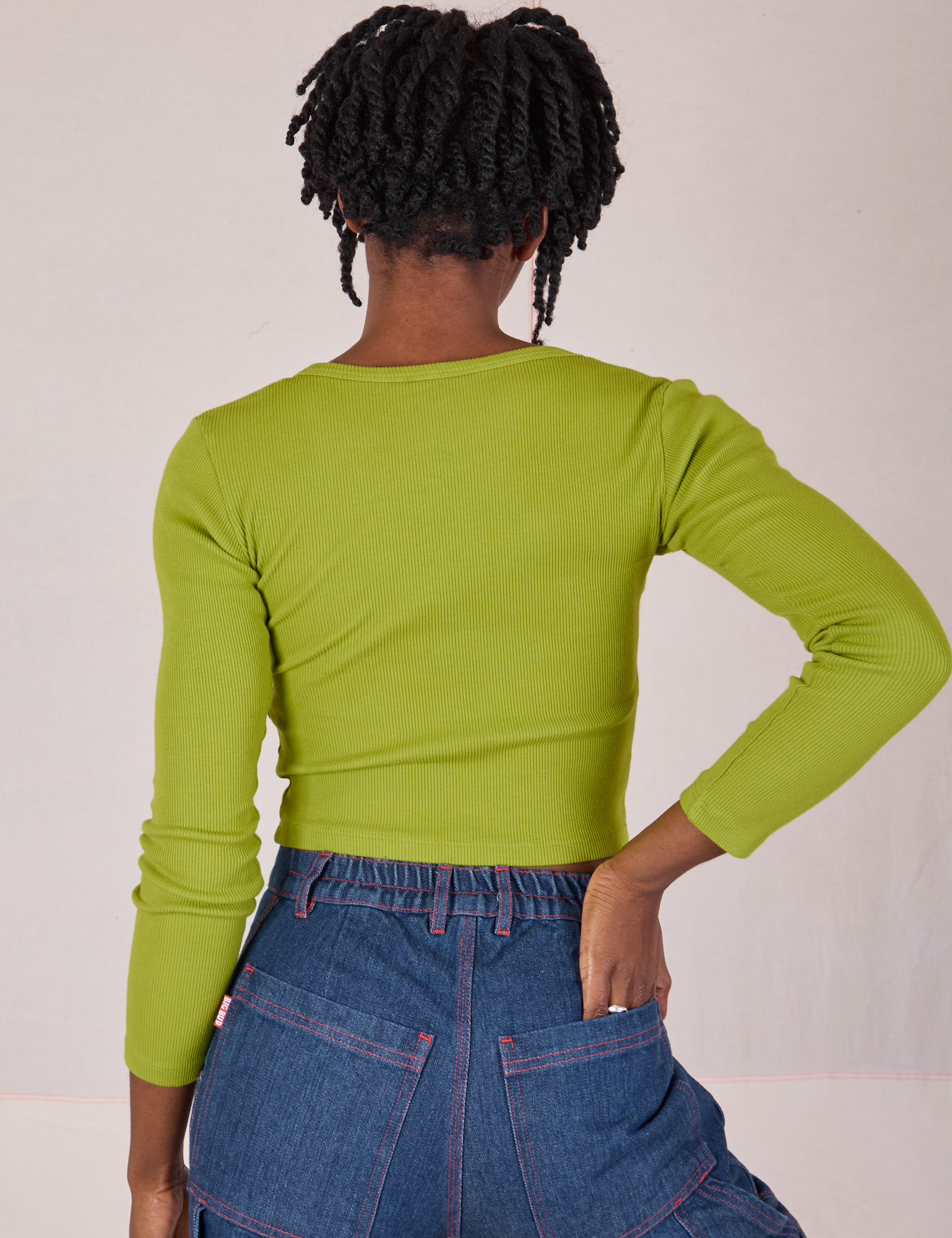 Long Sleeve V-Neck Tee in Gross Green back view on Cheyann