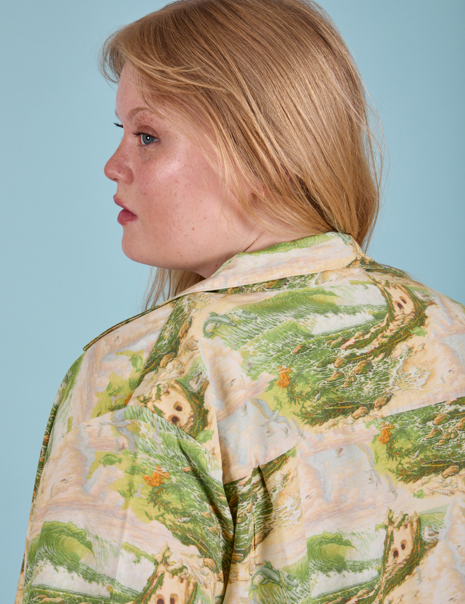 Pantry Button-Up in Ocean and Sky back close up on Juliet