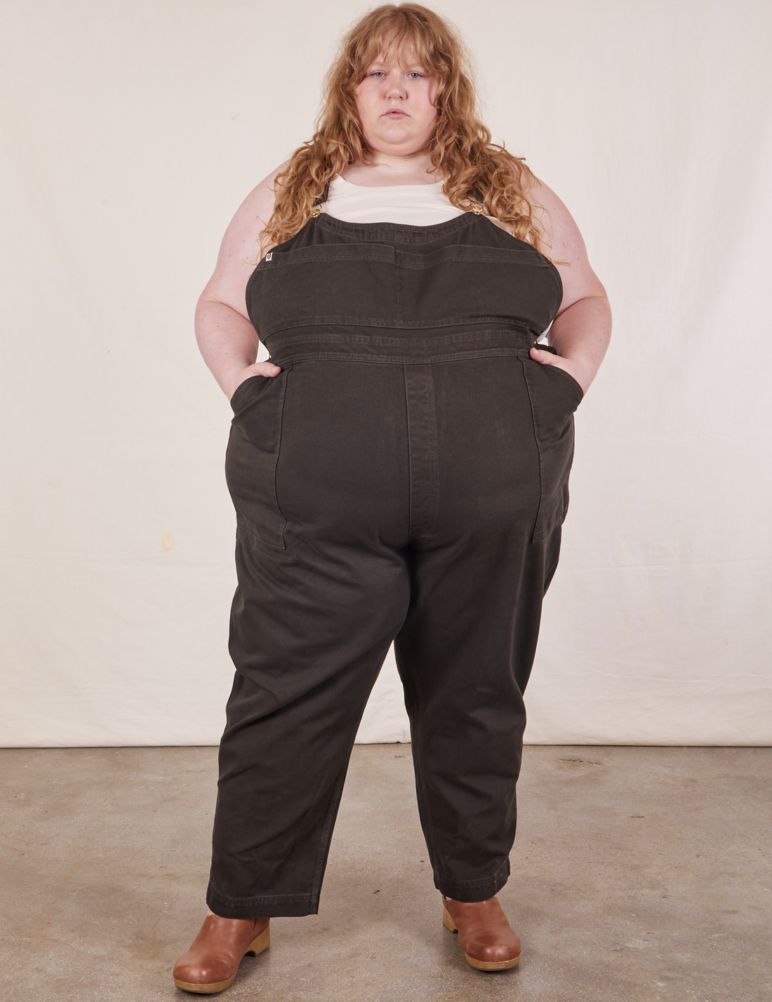Catie is 5'11" and wearing size 5XL Original Overalls in Mono Espresso