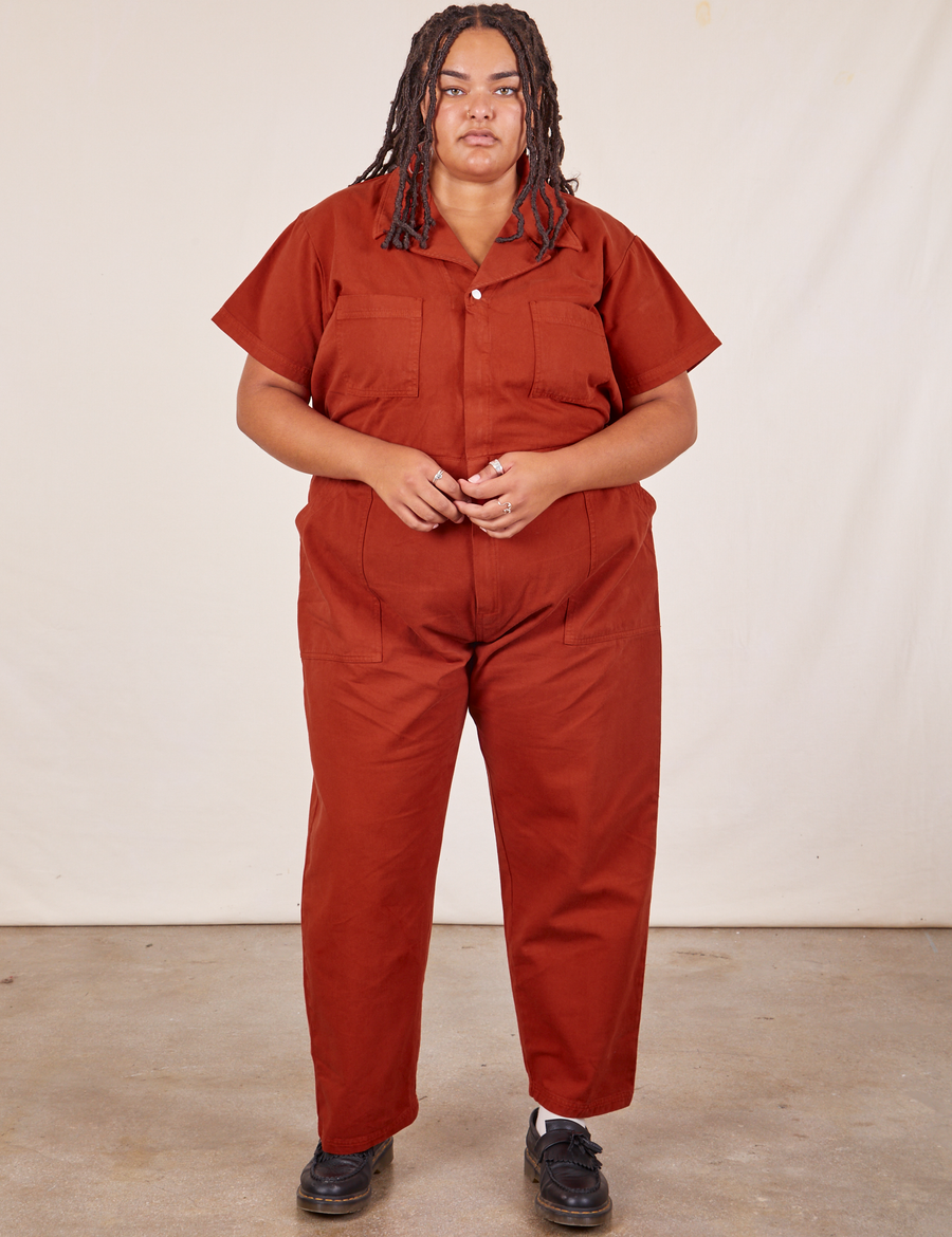 Alicia is 5’9” and wearing 2XL Short Sleeve Jumpsuit in Paprika