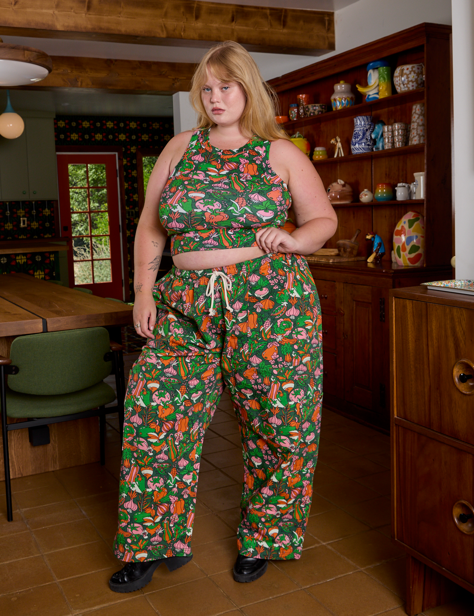 Juliet is wearing Kitchen Collection Racerback Tank and matching Drop Pocket Cargo Pants