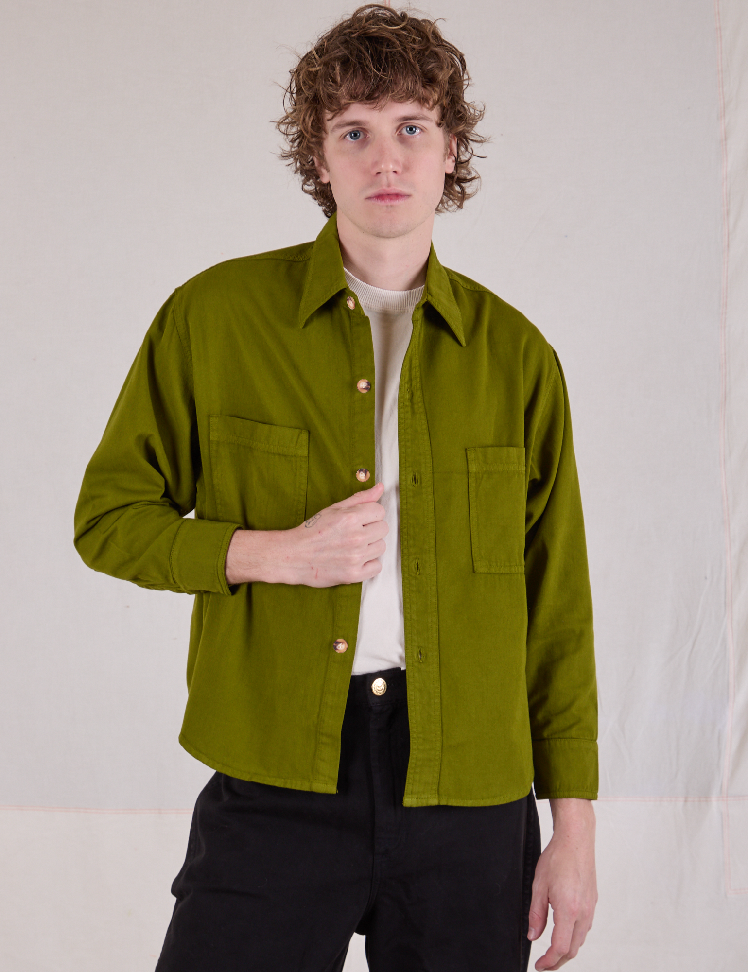 Cropped Overshirt in Summer Olive worn by Quinn