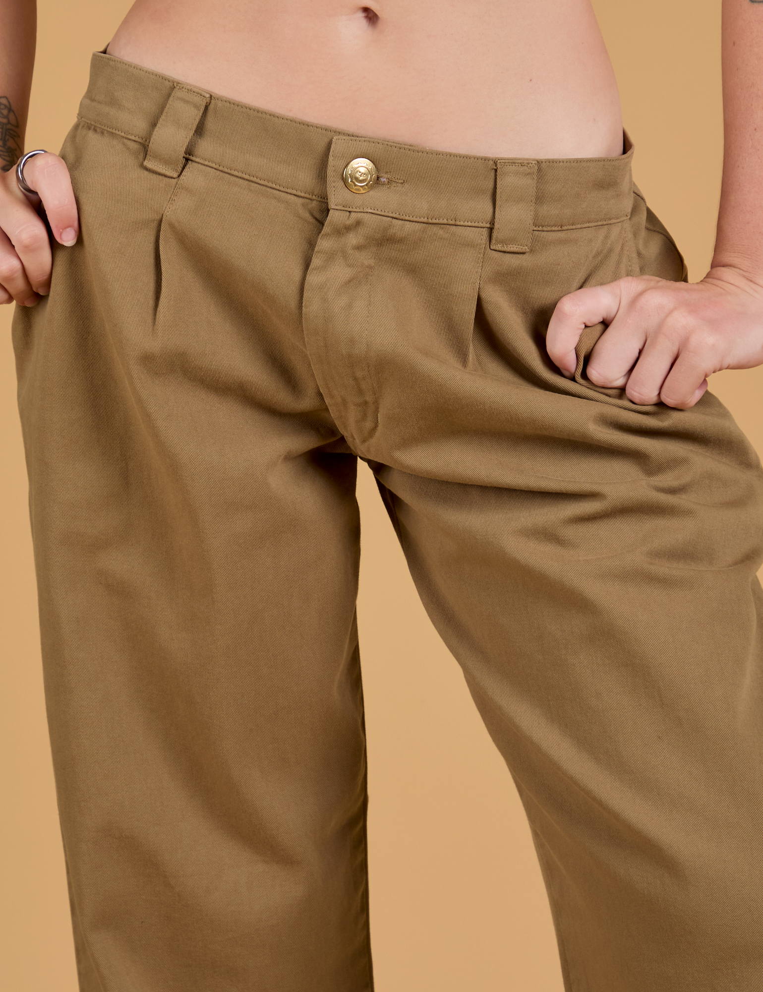 Baggy Mid-Rise Trousers in Desert Brown front close up on Alex