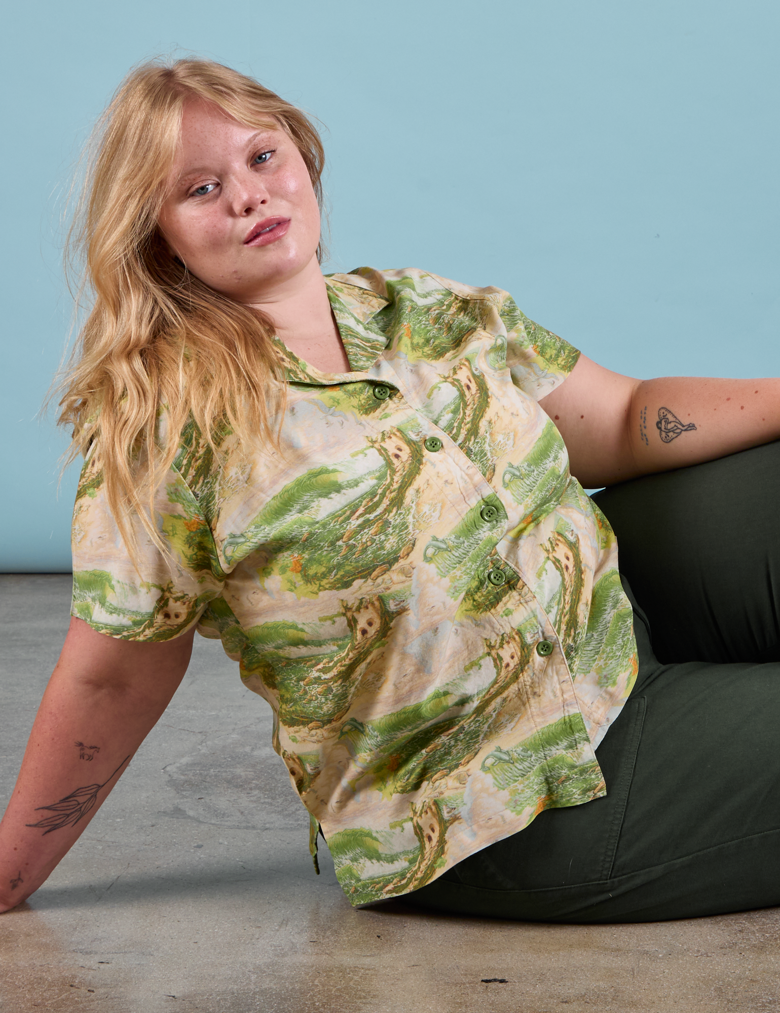 Pantry Button-Up in Ocean and Sky worn by Juliet