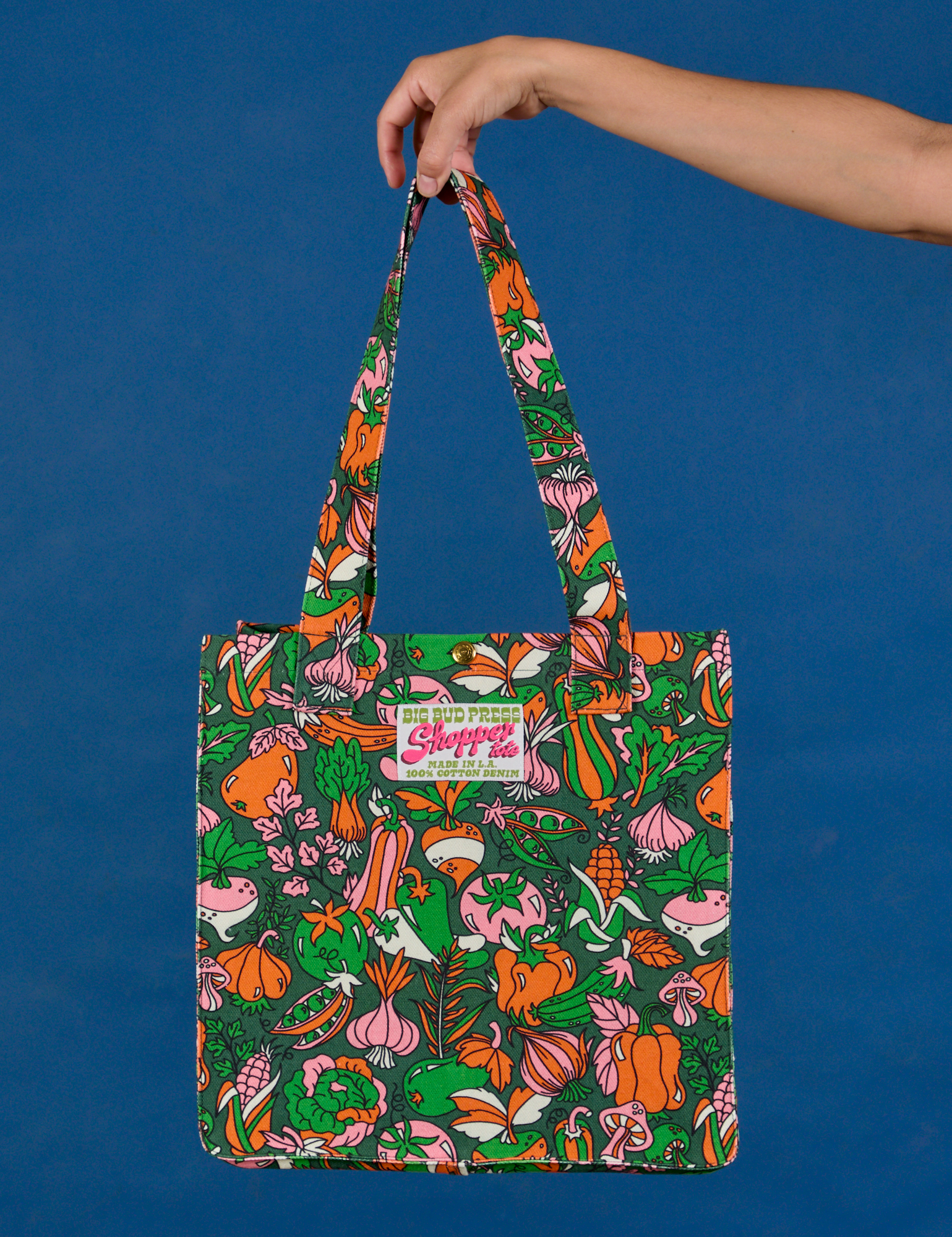 Kitchen Collection Printed Shopper Tote held up by model