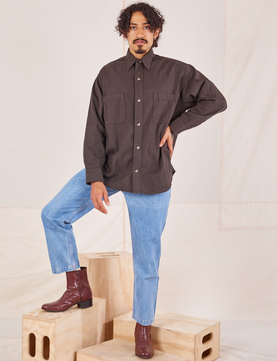 Jesse is wearing a buttoned up Oversize Overshirt in Espresso Brown