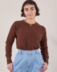 Soraya is 5'3" and wearing P Honeycomb Thermal in Fudgesicle Brown