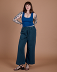 Sydney is 5’9” and wearing M Action Pants in Lagoon paired with royal blue Cropped Tank