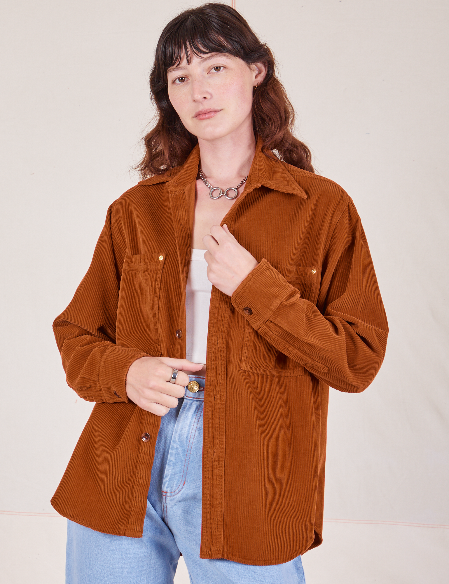 Alex is 5&#39;8&quot; and wearing P Corduroy Overshirt in Burnt Terracotta