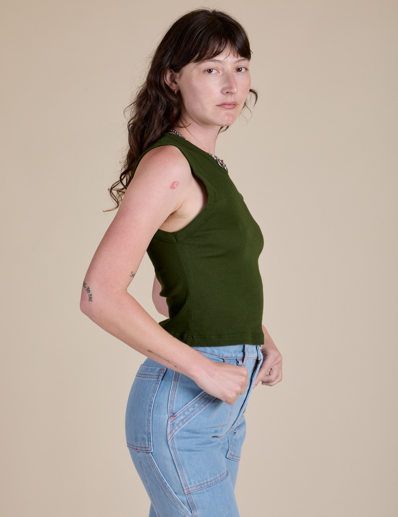 Muscle Tee in Evergreen side view on Alex