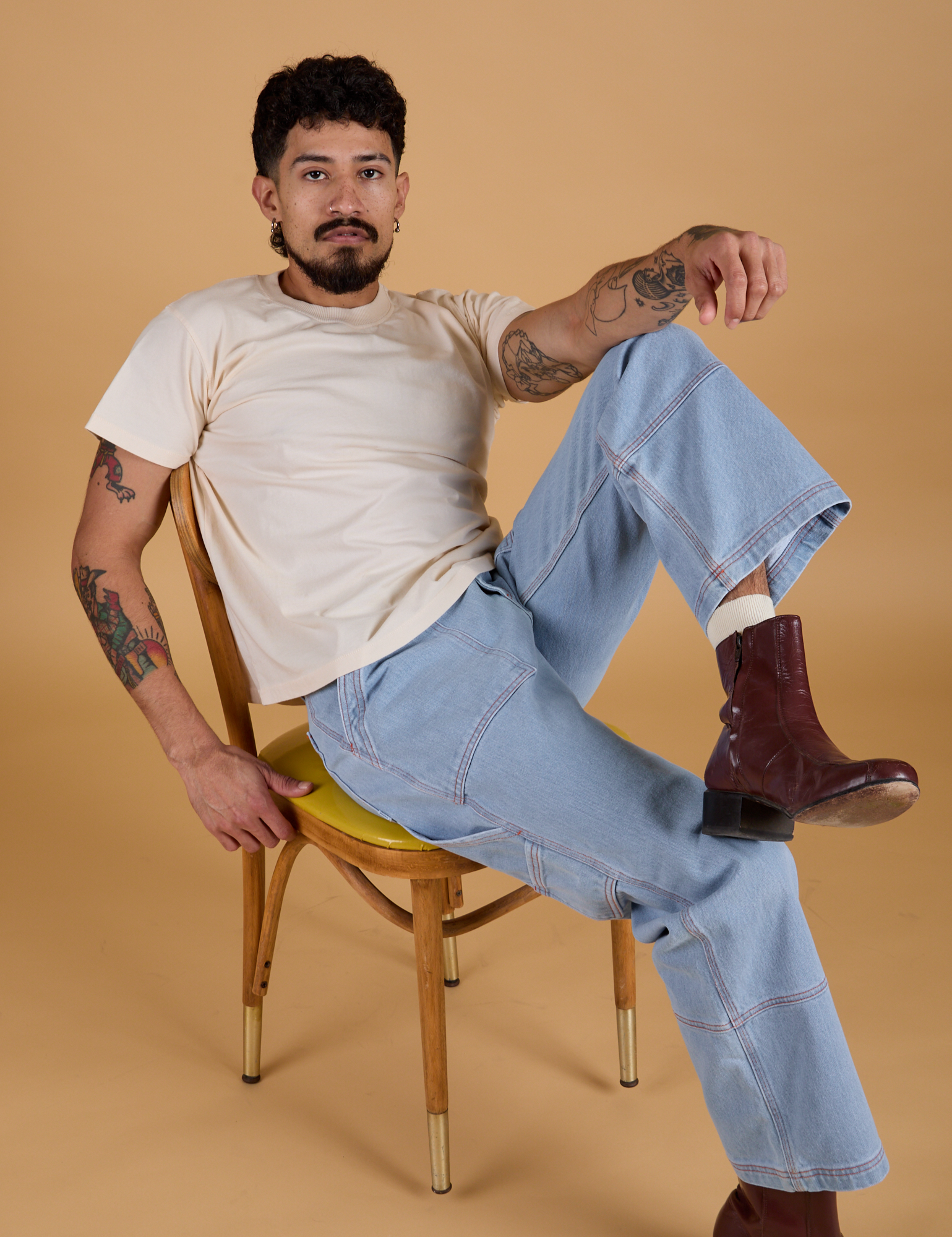 Jesse is wearing Organic Vintage Tee in Vintage Off White and light wash Carpenter Jeans