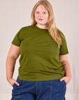 Juliet is 5'7" and wearing L Organic Vintage Tee in Summer Olive