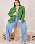 Marielena is wearing Oversize Overshirt in Lawn Green, vintage off-white Cropped Tank Top and light wash Sailor Jeans