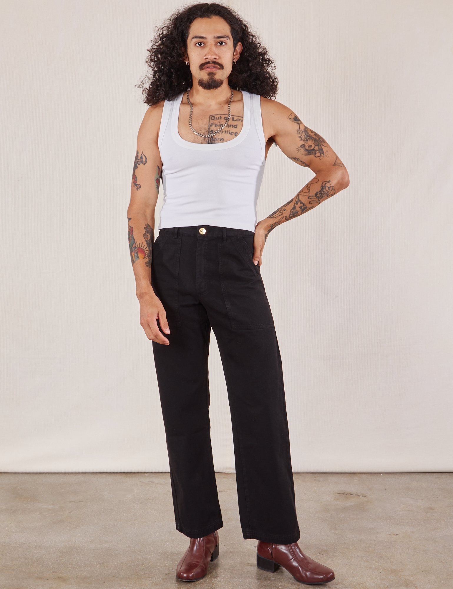 Jesse is 5&#39;8&quot; and wearing XS Work Pants in Black paired with a Cropped Tank in vintage tee off-white