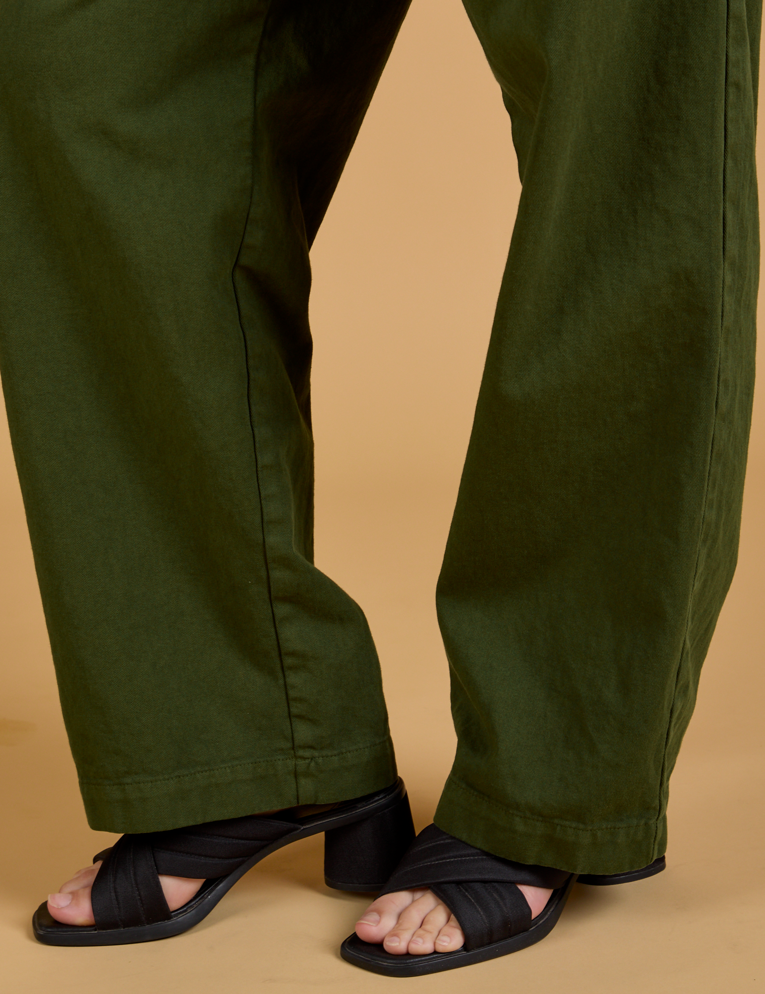 Baggy Mid-Rise Trousers in Evergreen pant leg close up on Alex
