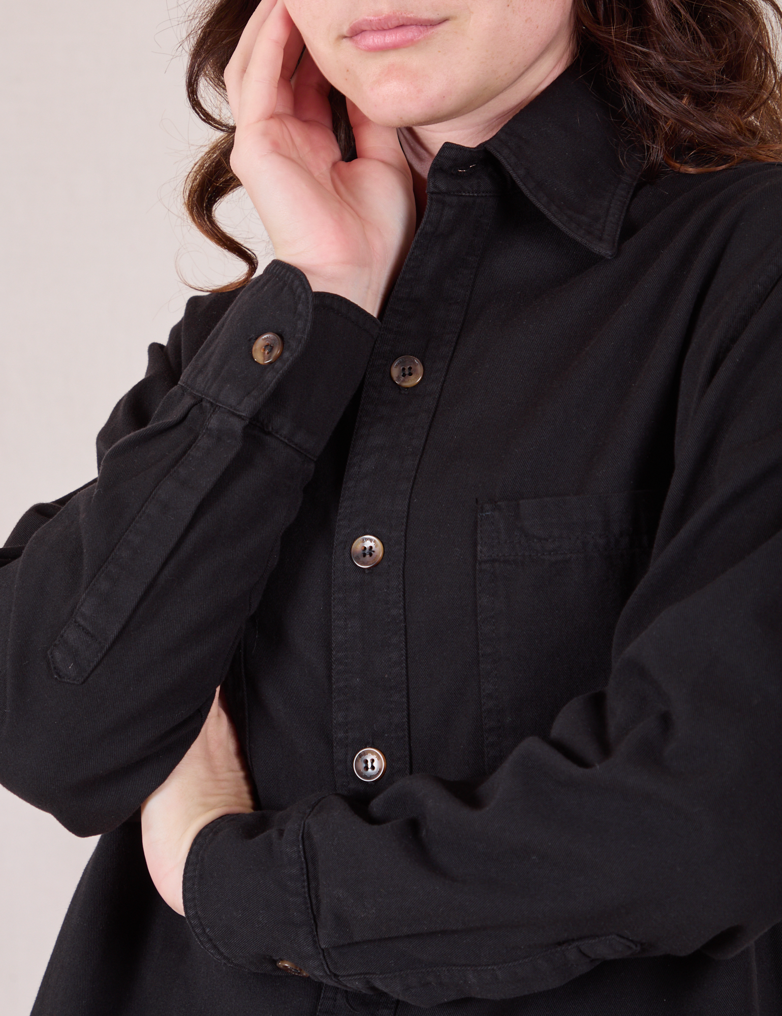 Twill Overshirt in Basic Black close up on Alex