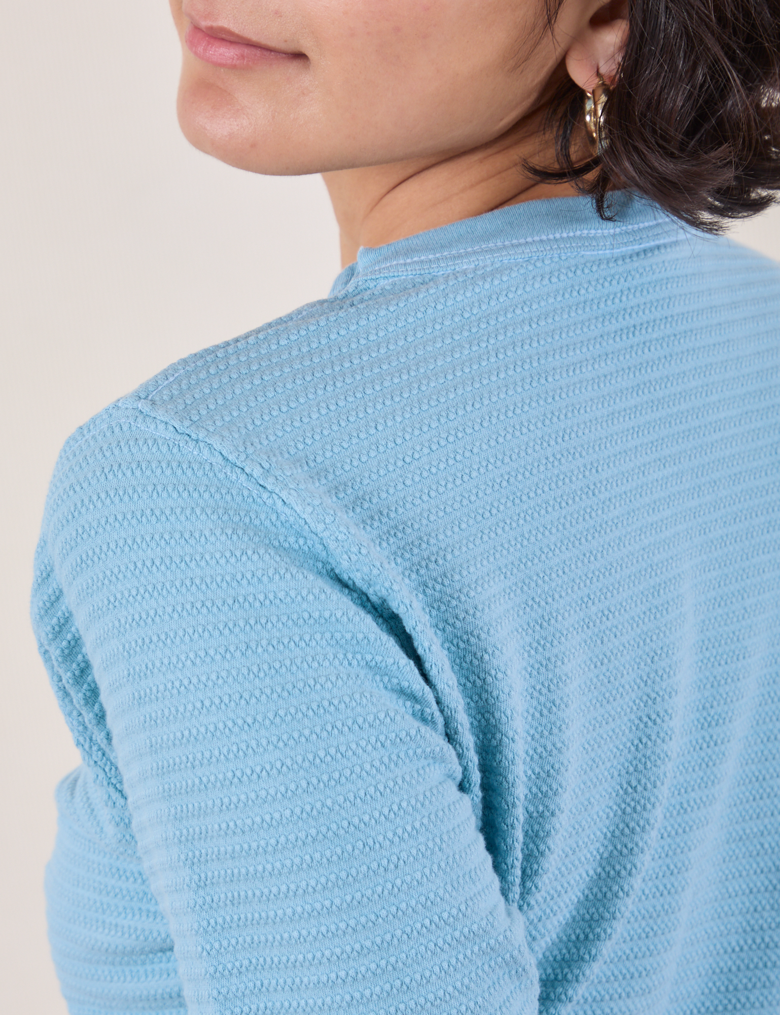 Honeycomb Thermal in Baby Blue back shoulder close up on Soraya