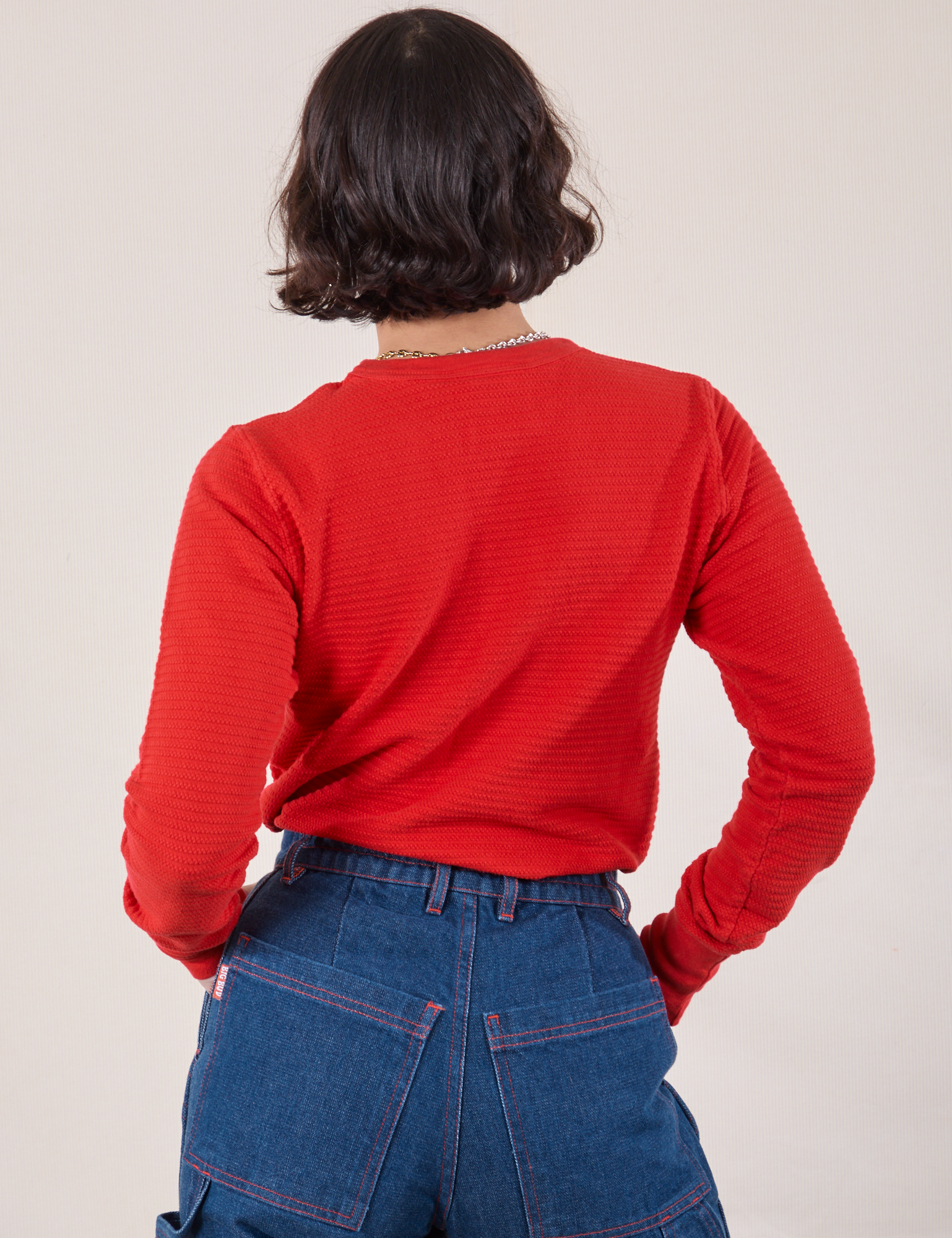 Back view of Honeycomb Thermal in Mustang Red on Soraya