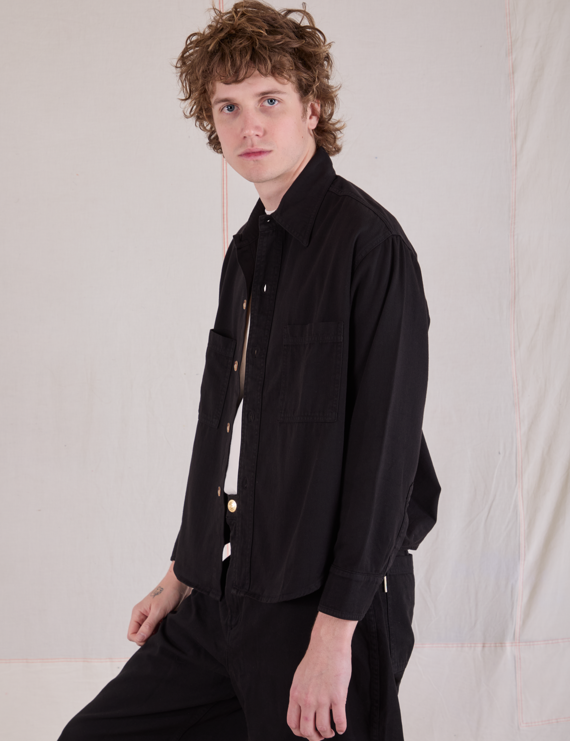 Cropped Overshirt in Basic Black side view on Quinn