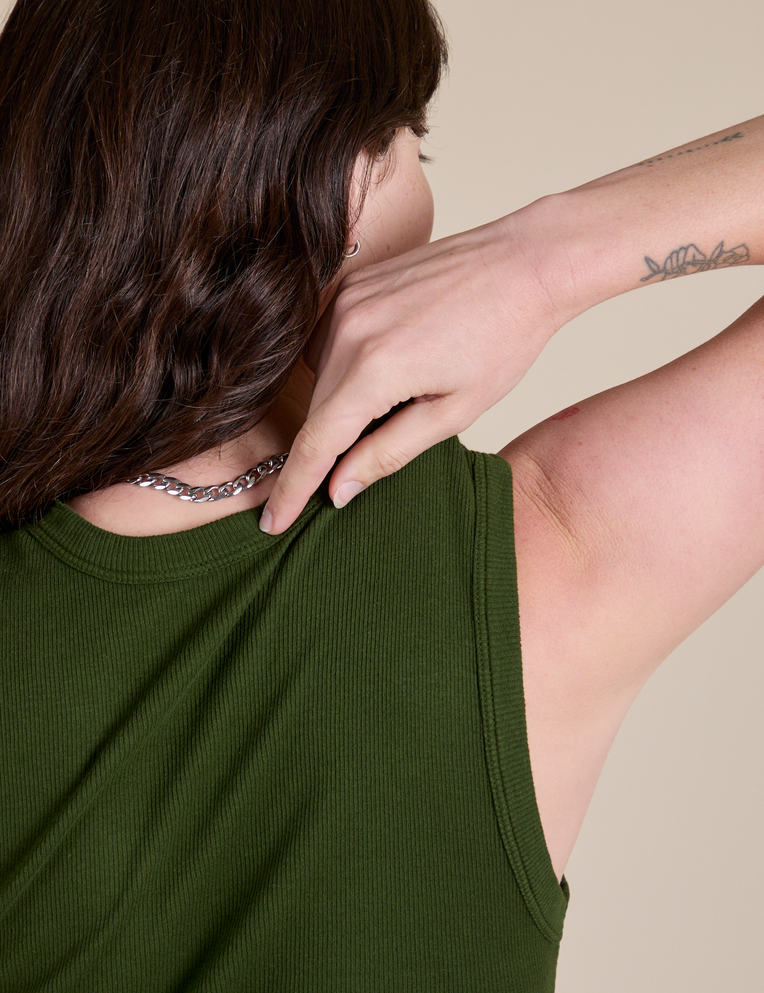 Muscle Tee in Evergreen back shoulder close up 