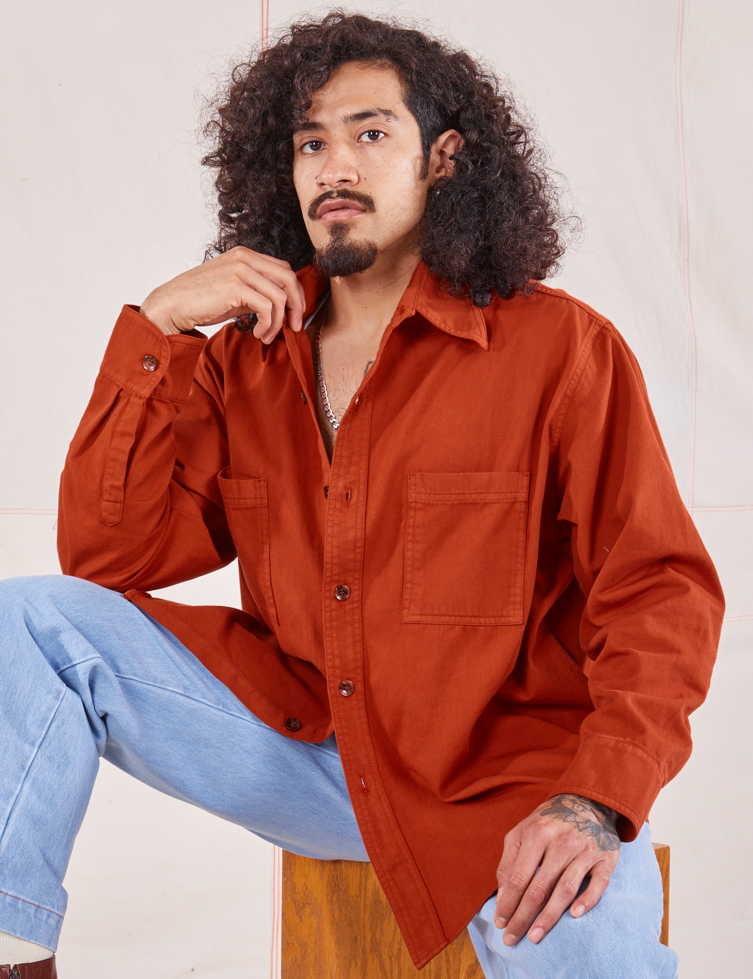 Jesse is wearing Oversize Overshirt in Paprika