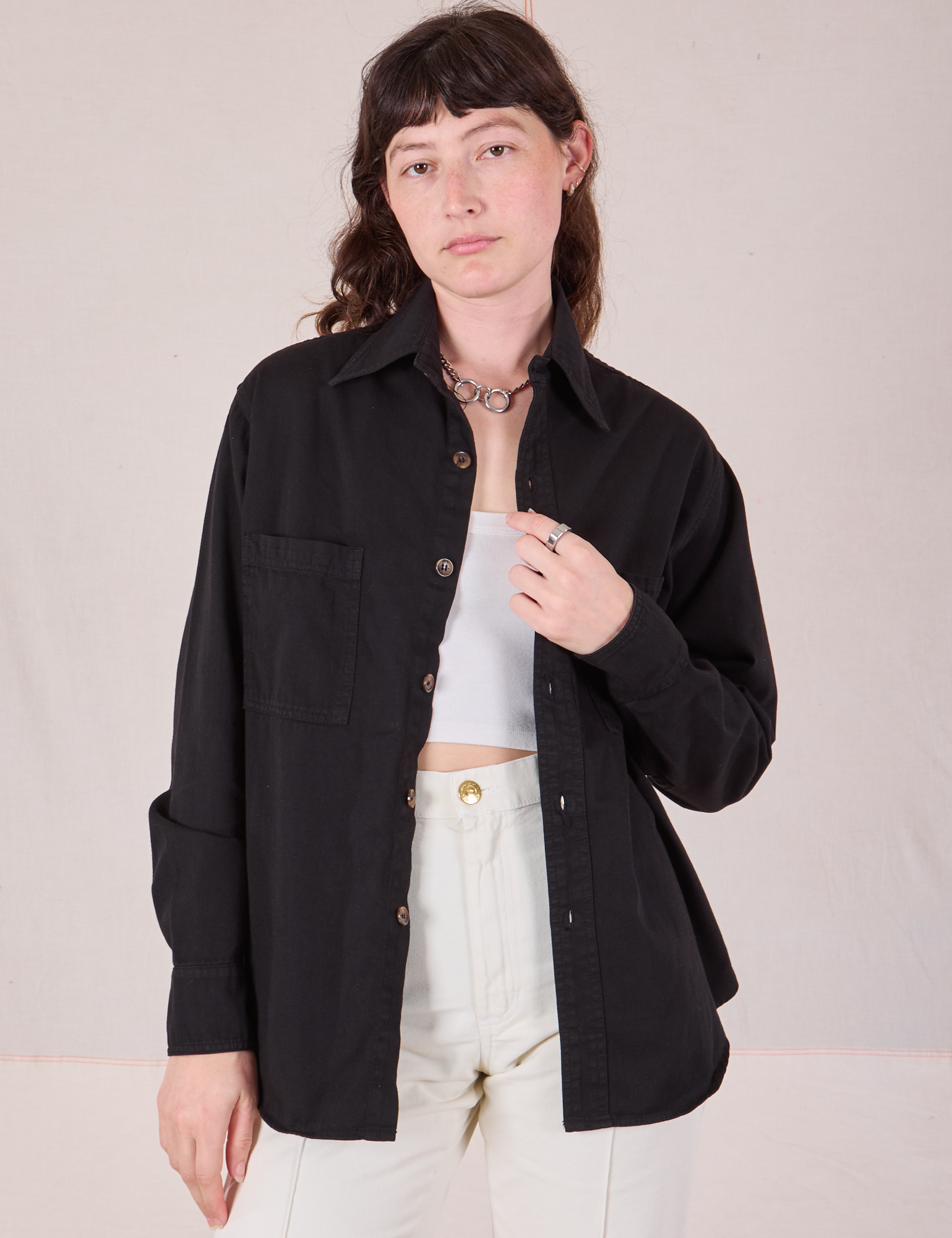 Alex is wearing Twill Overshirt in Basic Black with a Cropped Cami in vintage tee off-white underneath