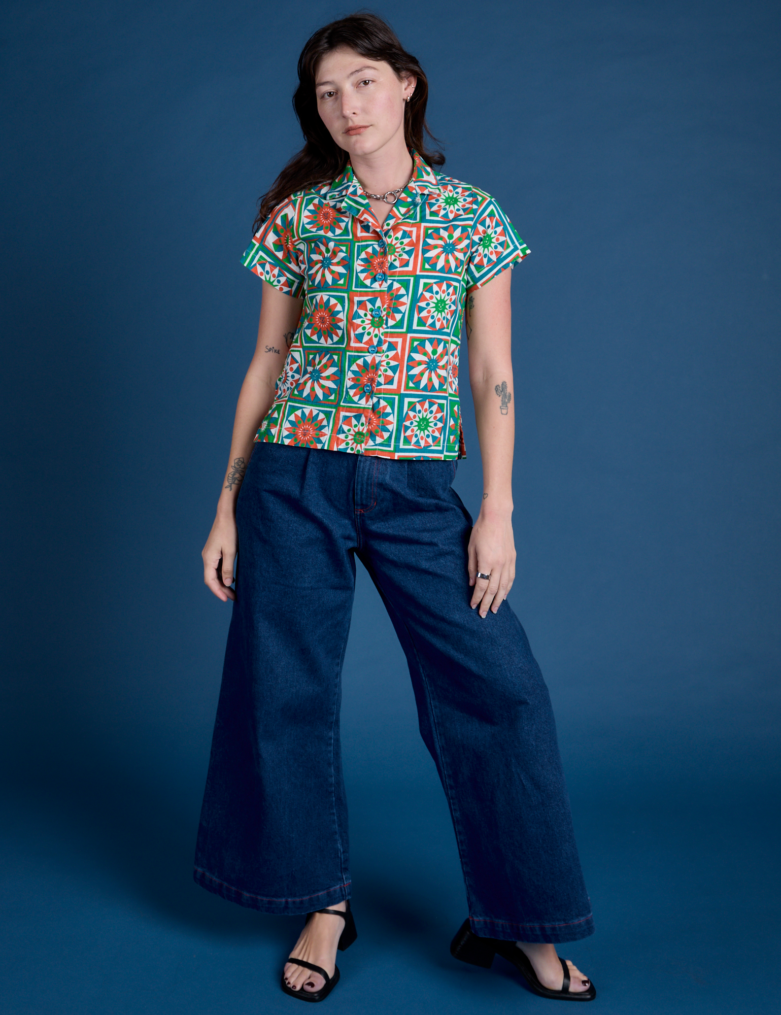 Alex is 5’8” and wearing P Quilt Print Pantry Button-Up 