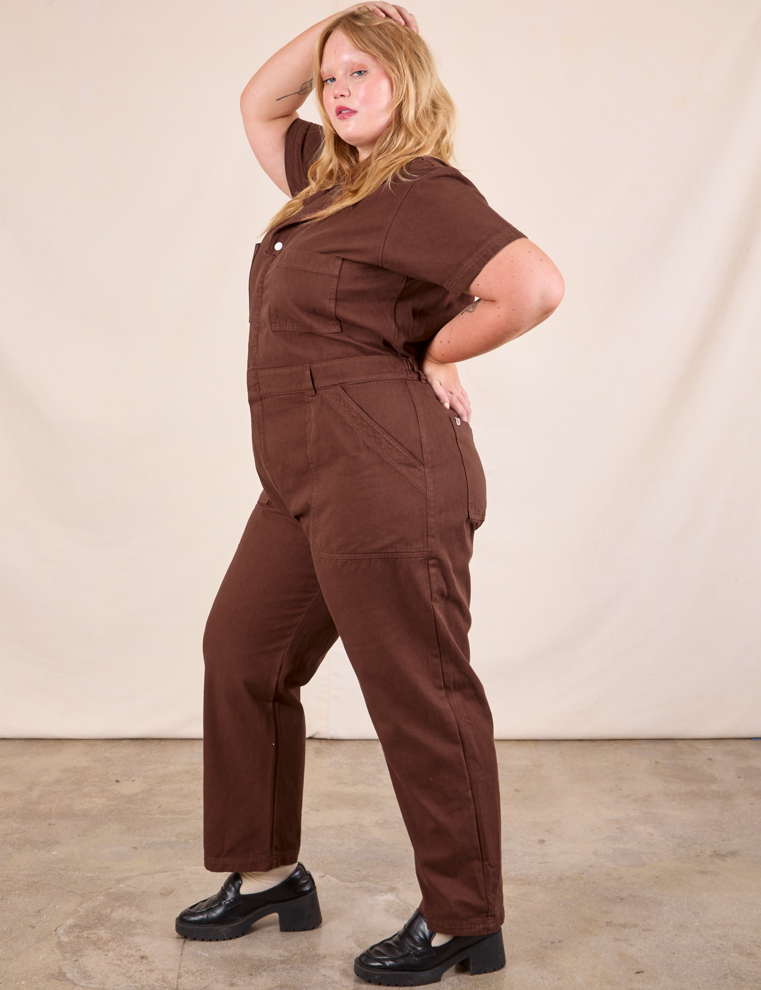 Short Sleeve Jumpsuit in Fudgesicle Brown side view on Juliet