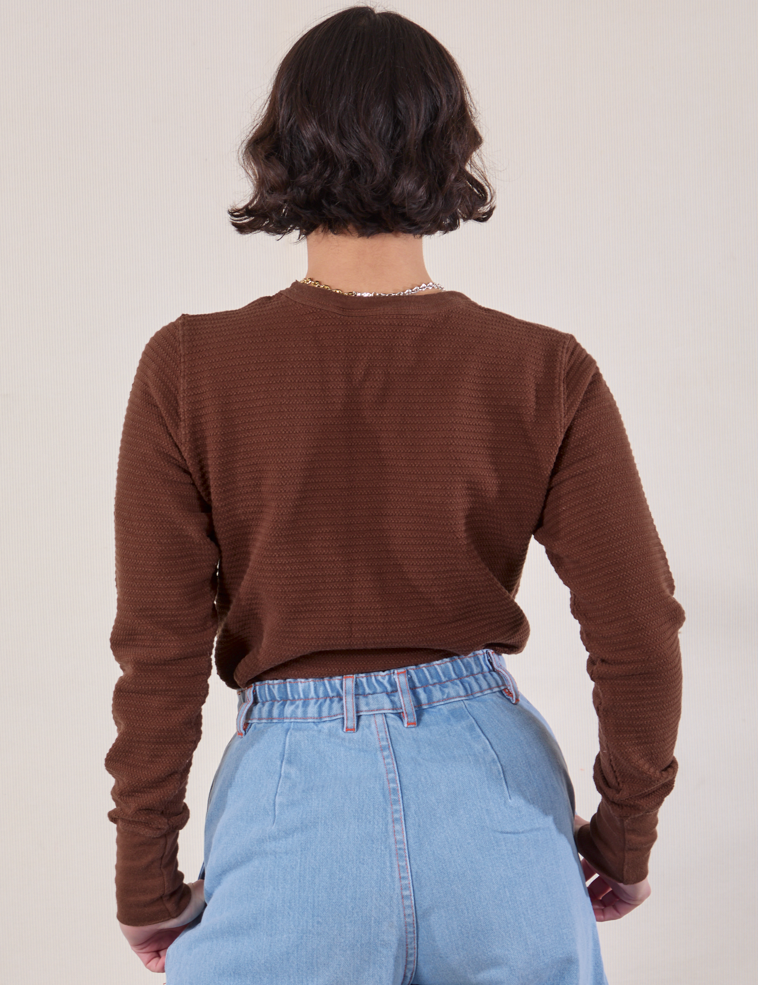 Honeycomb Thermal in Fudgesicle Brown back view on Soraya