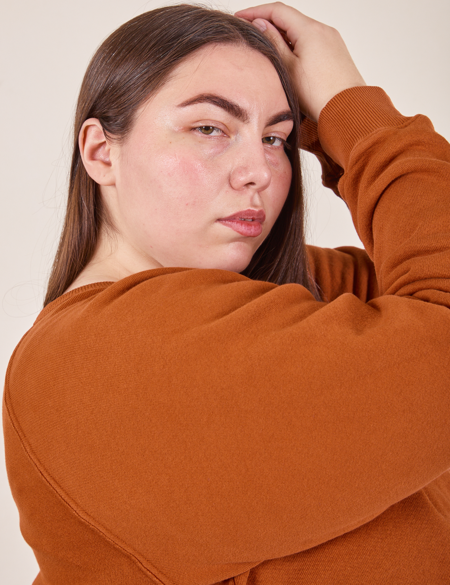 Heavyweight Crew in Burnt Terracotta side shoulder close up on Marielena