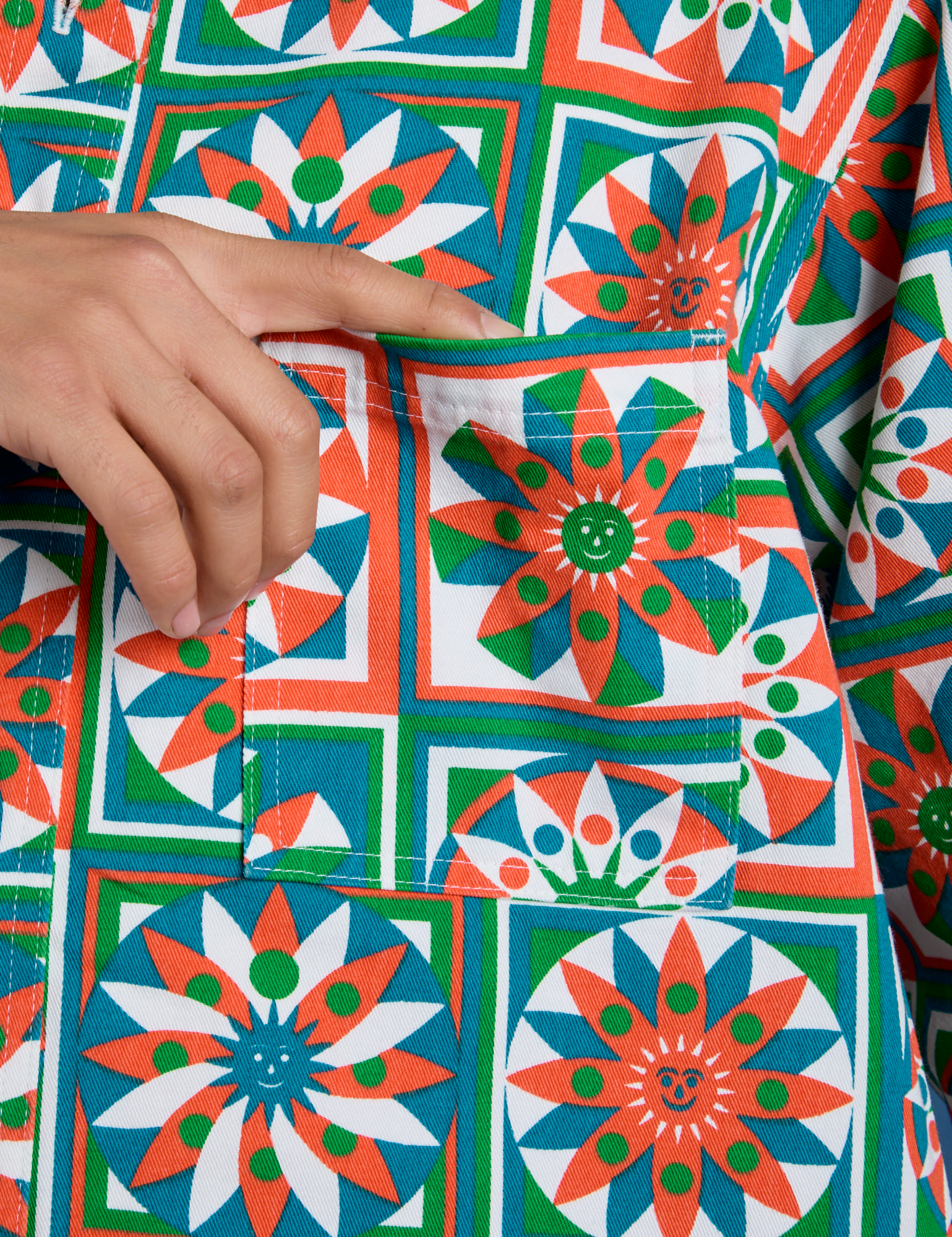 Cropped Overshirt in Quilt Print front pocket close up