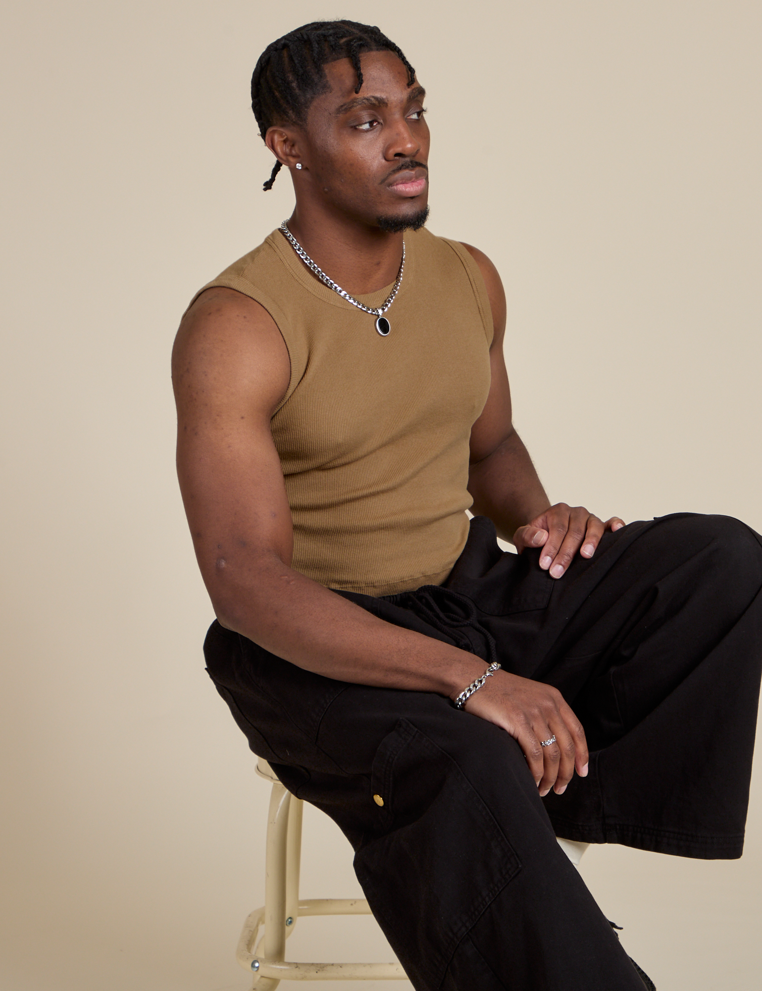 Muscle Tee in Desert Brown worn by Isaac
