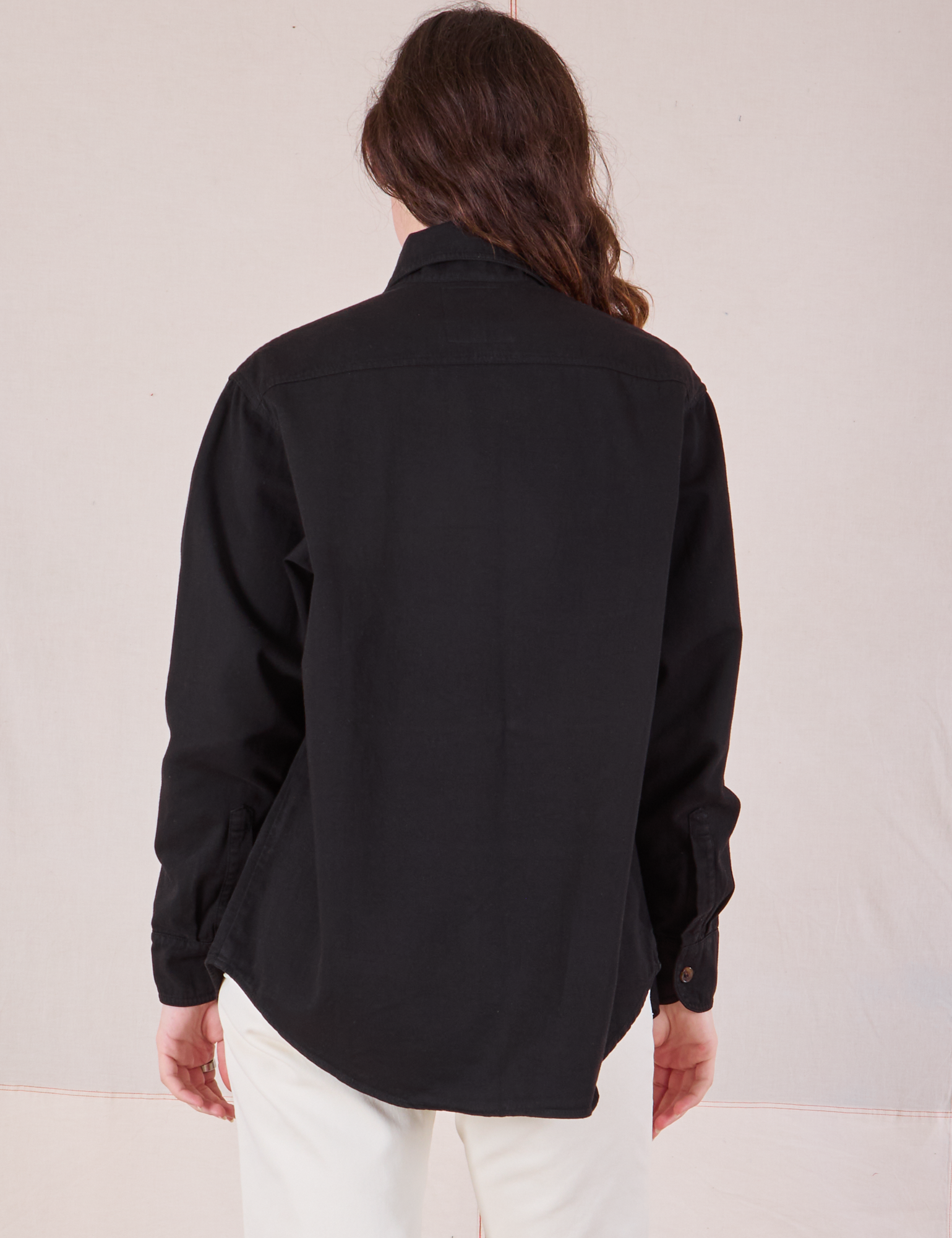 Twill Overshirt in Basic Black back view on Alex