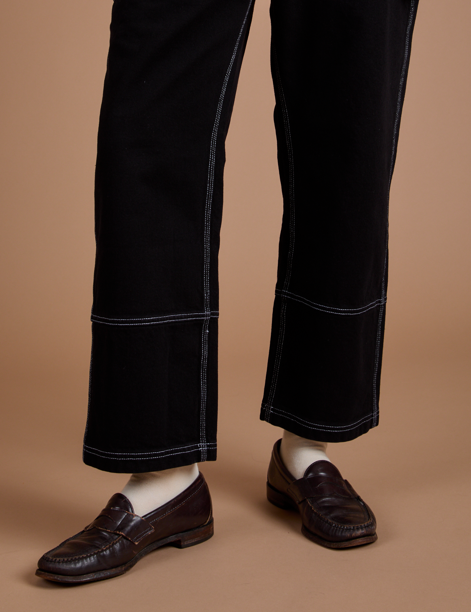 Carpenter Jeans in Black pant leg close up on Quinn